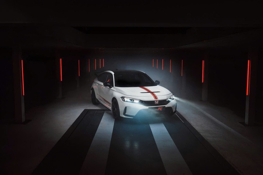 Honda Civic Type R phiên bản “Ultimate Edition” có giá 2,047 tỷ đồng. Ảnh: S.T d275c2687c8ecbd0929f.jpg