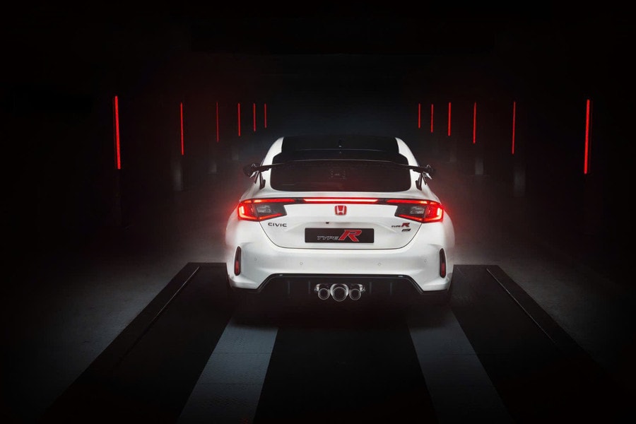 Honda Civic Type R Ultimate Edition tại Anh có giá từ 57.905 bảng tương đương 2,047 tỷ đồng. Ảnh: S.T e35ed1446fa2d8fc81b3.jpg