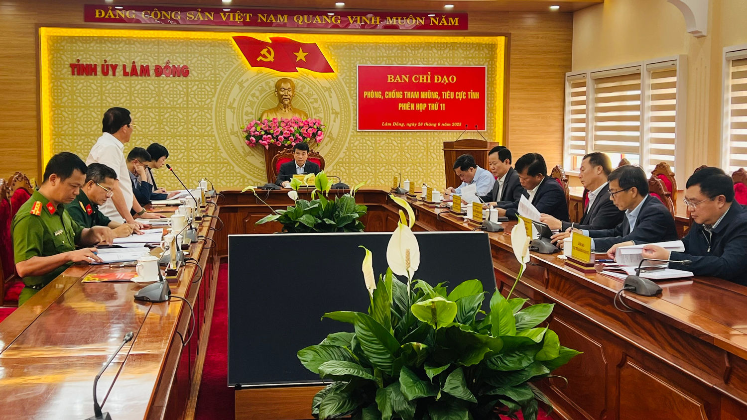 Quang cảnh phiên họp