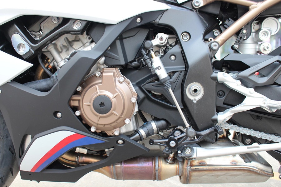Khối động cơ 999 cc của S1000RR 2025 sản sinh 205 mã lực – mạnh mẽ, linh hoạt và cực kỳ bốc. Ảnh: S.T 2862.jpg