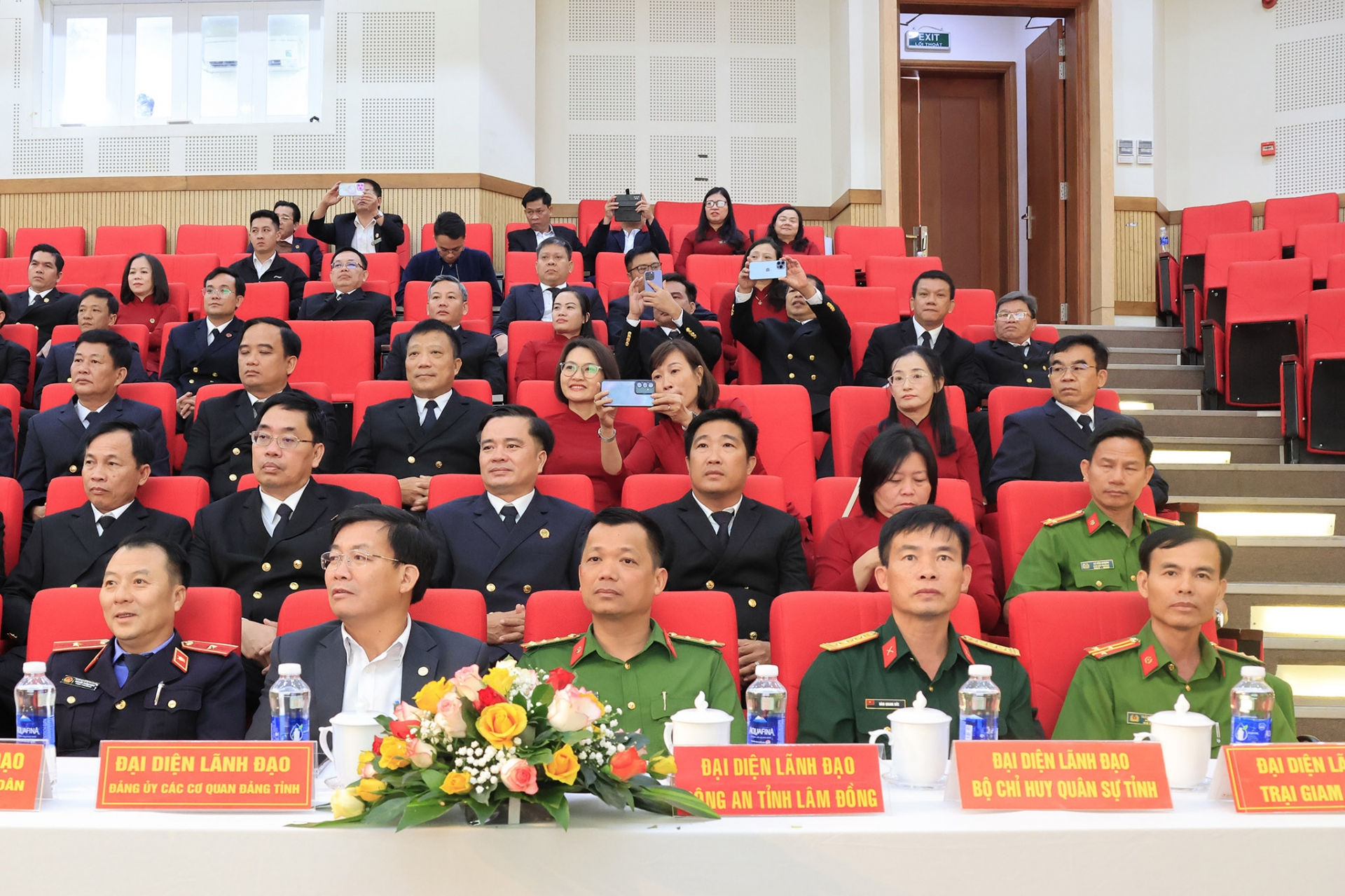 Lãnh đạo các sở, ngành của tỉnh tham dự lễ