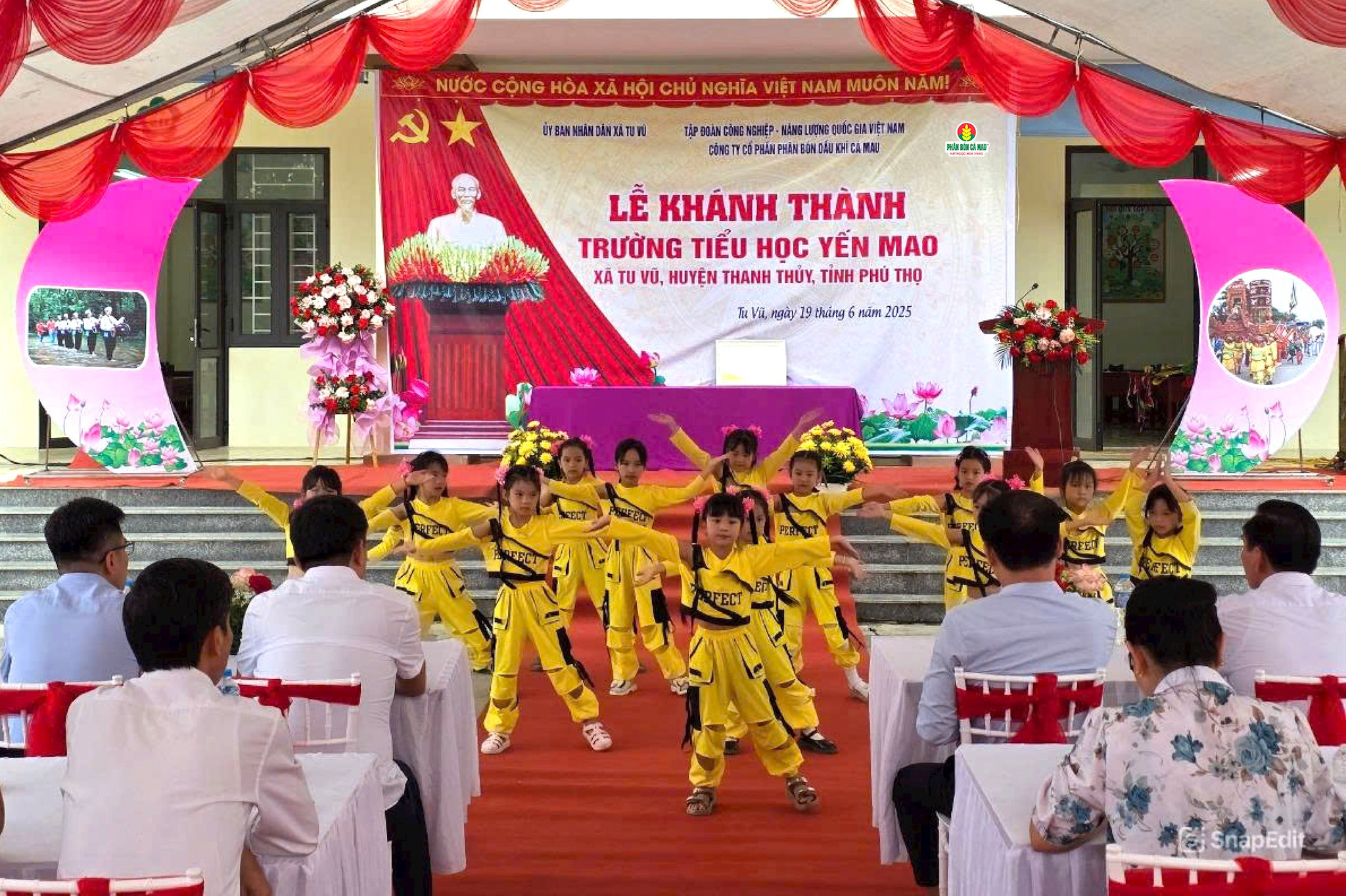 Tiết mục văn nghệ của các em nhỏ mang lại không khí vui tươi, ấm áp cho chương trình.