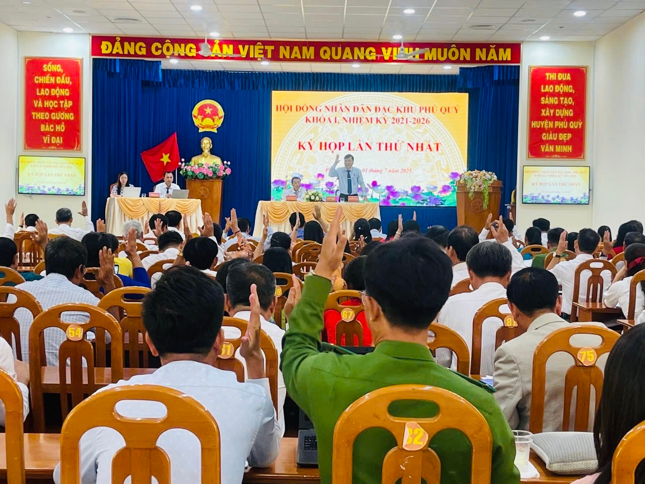HĐND Đặc khu biểu quyết thông qua những nội dung quan trọng