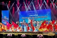 ساهم في البرنامج الفني الخاص دونج الجديد في الخلف