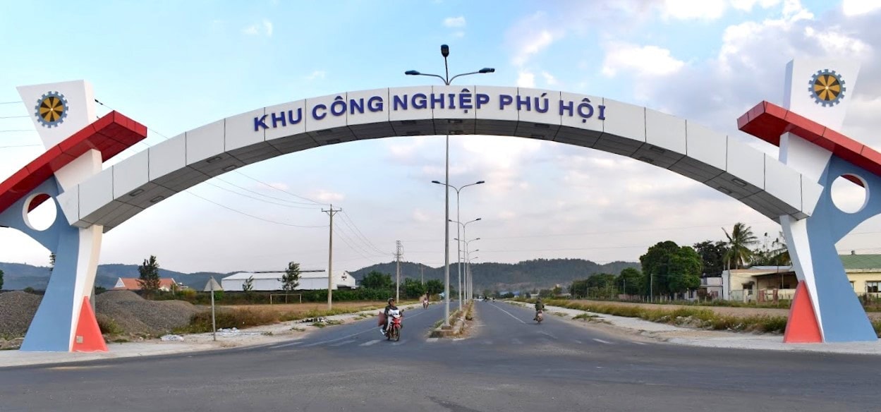 xay-dung-hoan-thien-co-so-ha-tang-la-mot-trong-nhung-giai-phap-tao-dieu-kien-thuan-loi-cho-cac-doanh-nghiep-day-nhanh-tien-do-du-an-dau-tu-tai-kcn-phu-hoi-2-.jpg