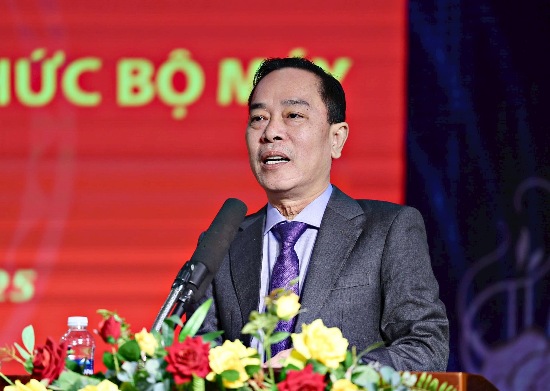 Đồng chí Lê Huy Toàn - Tỉnh uỷ viên, Tổng Biên tập Báo và PTTH Lâm Đồng phát biểu tại Hội nghị