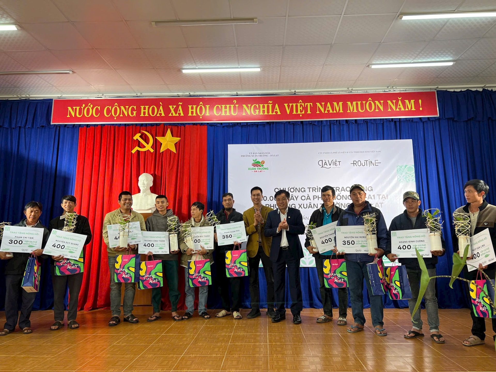 tặng cà phê