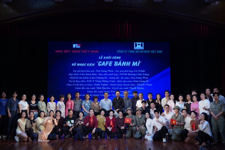 Các nghệ sĩ Nhà hát Kịch Việt Nam và Hàn Quốc tại lễ khởi dựng vở nhạc kịch kich-6.jpg