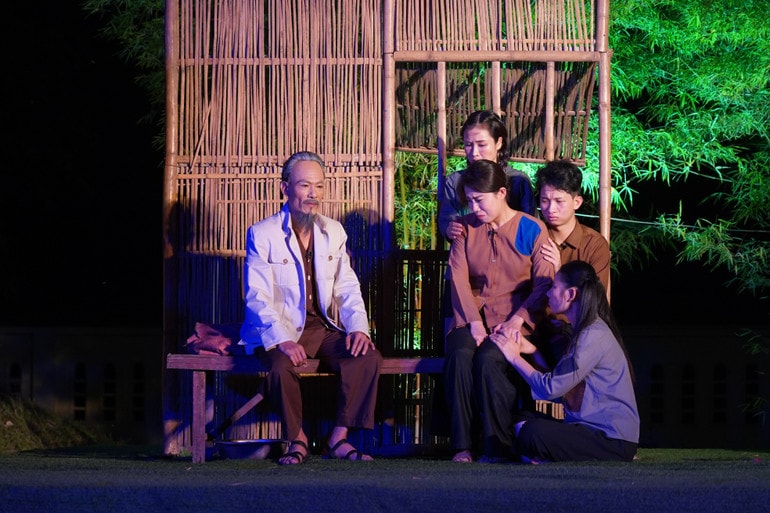 Cảnh vở kich-2.jpg