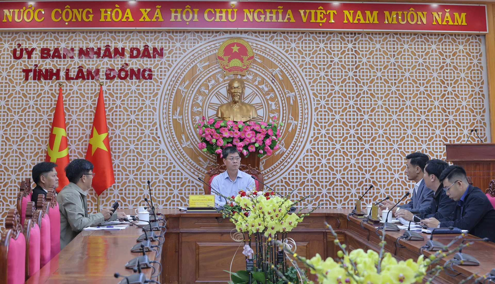 quang-canh-hoi-nghi-ve-duong-sat.jpg
