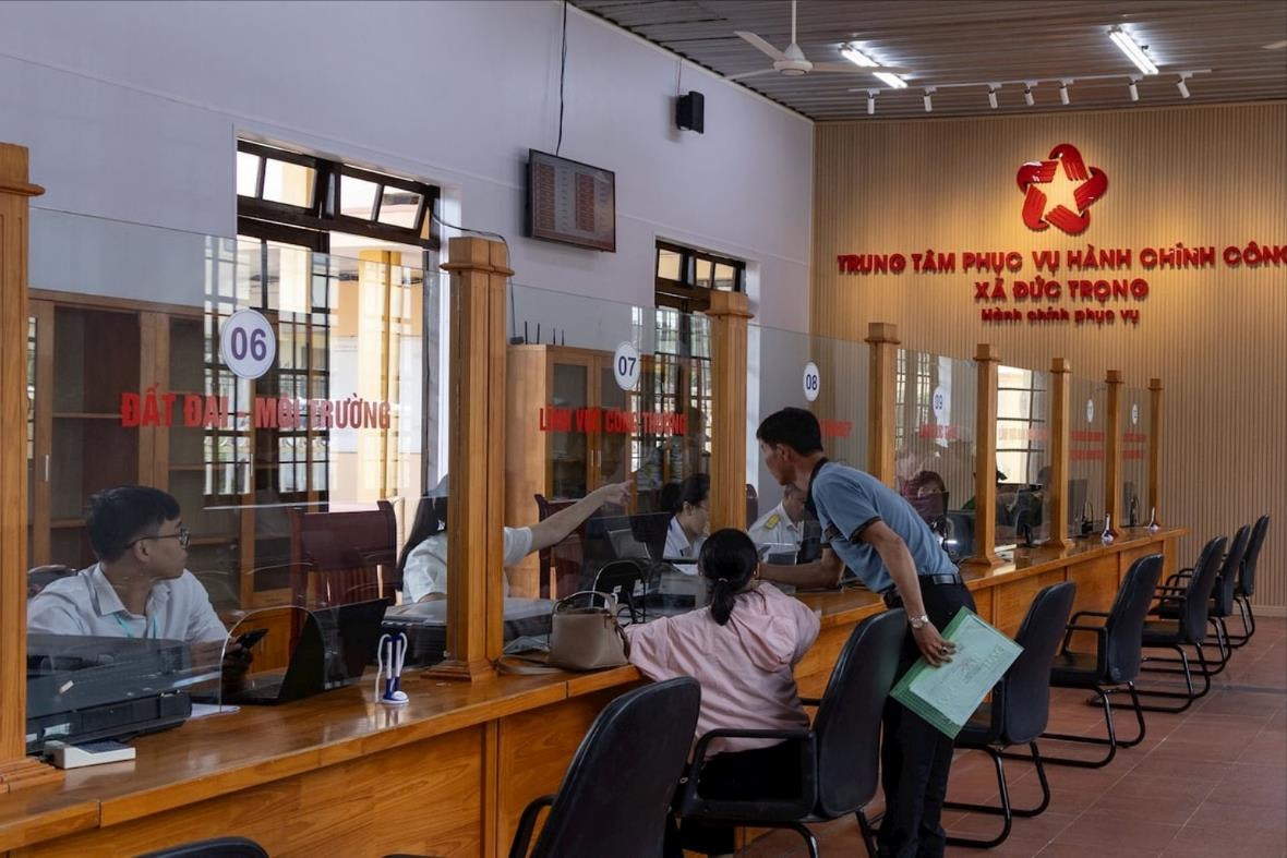 មជ្ឈមណ្ឌលសេវាកម្មរដ្ឋបាលសាធារណៈ Duc Trong.jpg