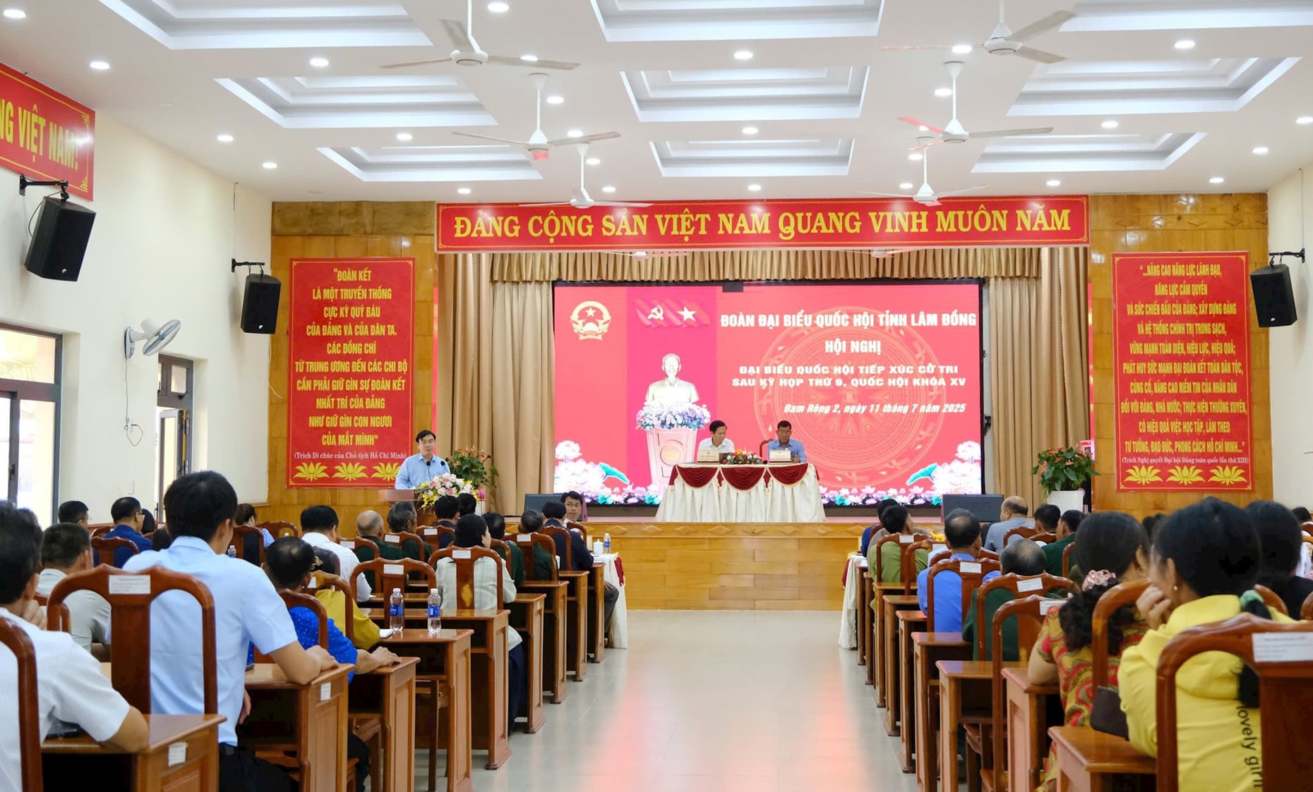 16.-quang-canh-buoi-tiep-xuc-cu-tri-tai-xa-dam-rong-2(1).jpg