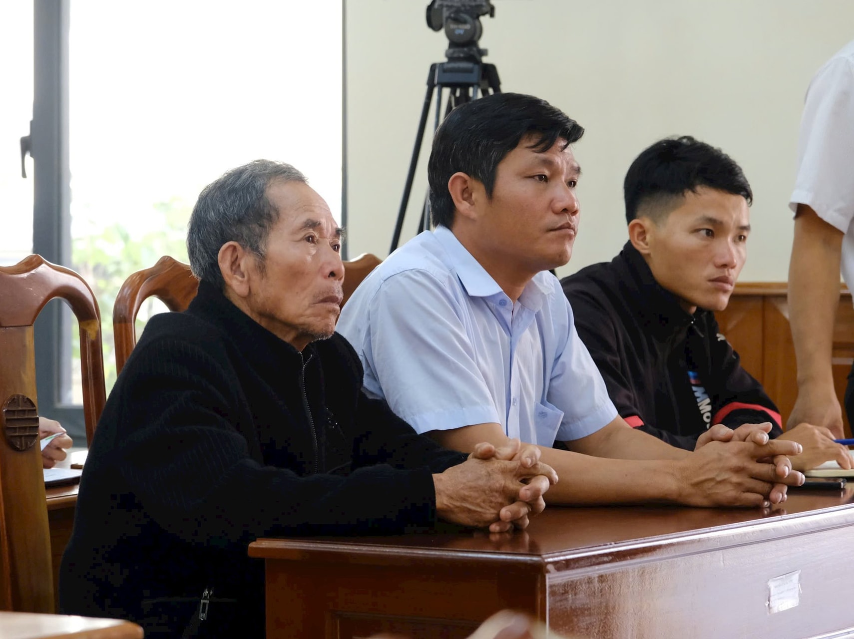 6.-cu-tri-xa-dam-rong-2-du-buoi-tiep-xuc-sau-ky-hop-thu-9-quoc-hoi-khoa-xv(1).jpg