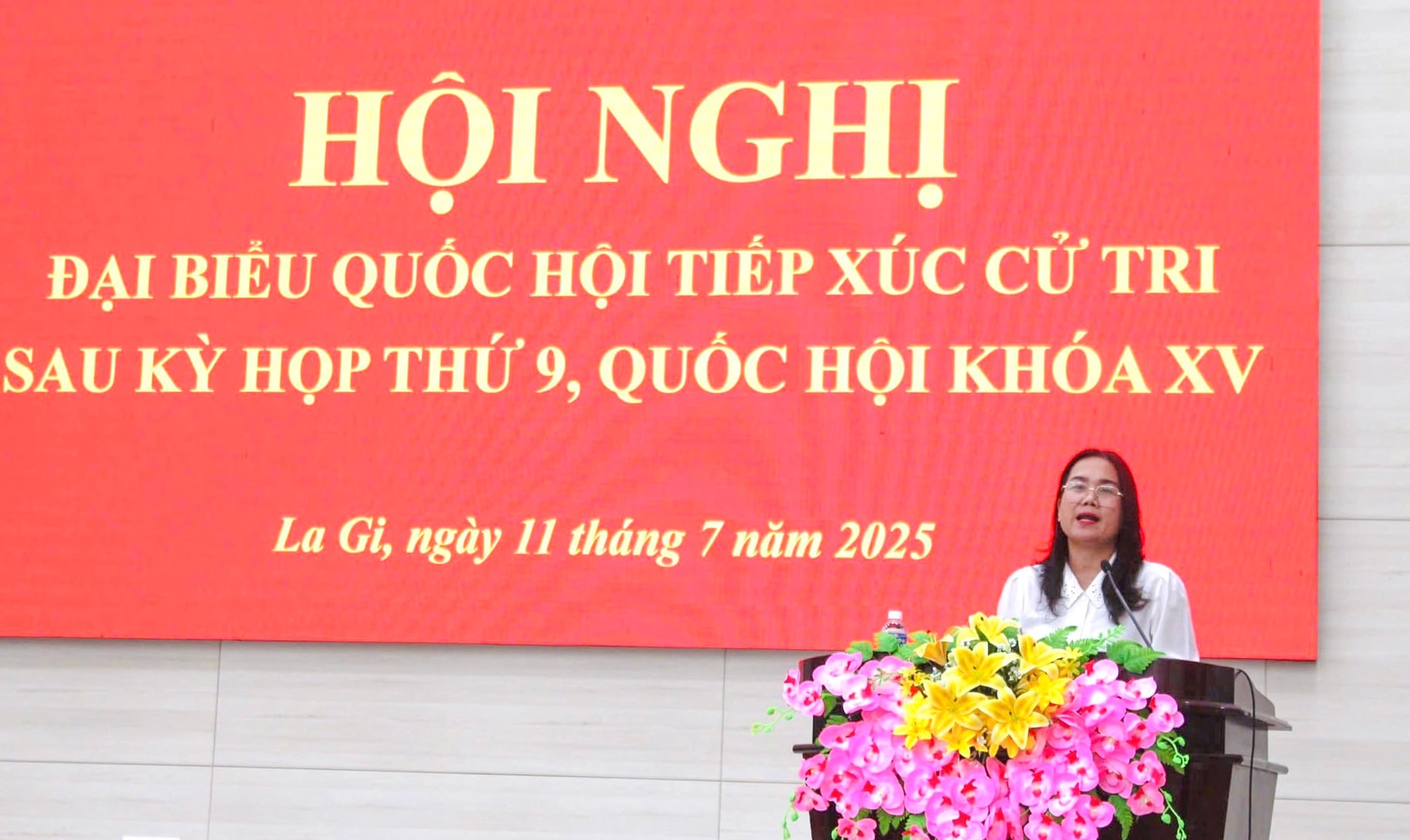 ba-dang-thi-hong-lam-chu-tich-ubnd-phuong-la-gi-tra-loi-kien-nghi-cua-cu-tri(2).jpg