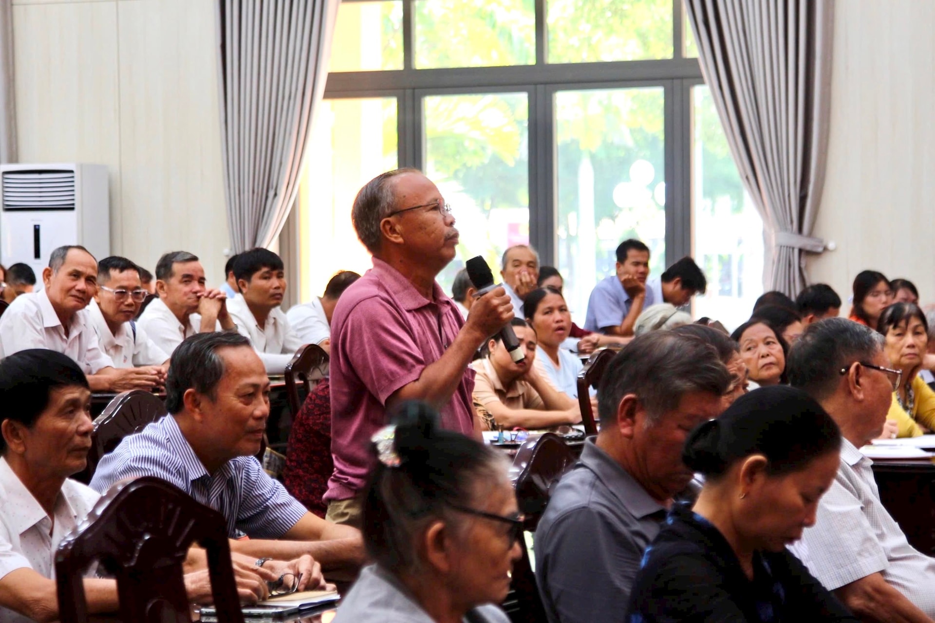 Cử tri phường La Gi nêu kiến nghị với Đại biểu Quốc hội