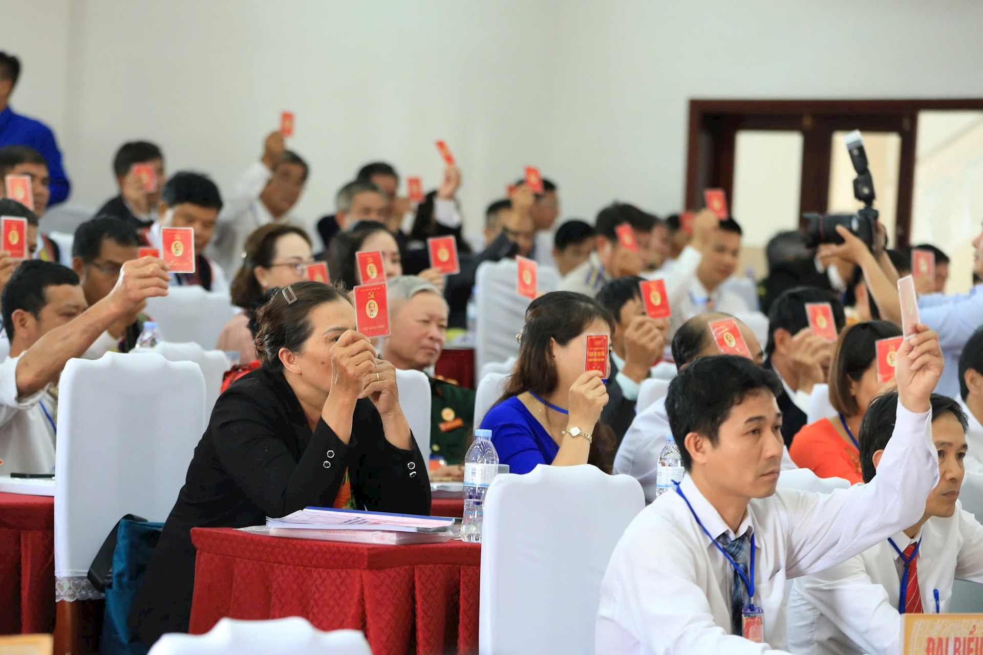 1 biểu quyết 2