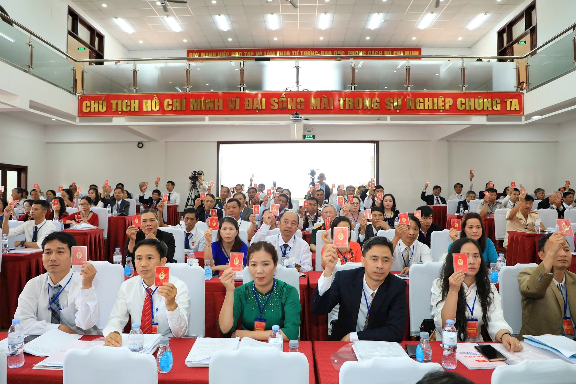 1 biểu quyết