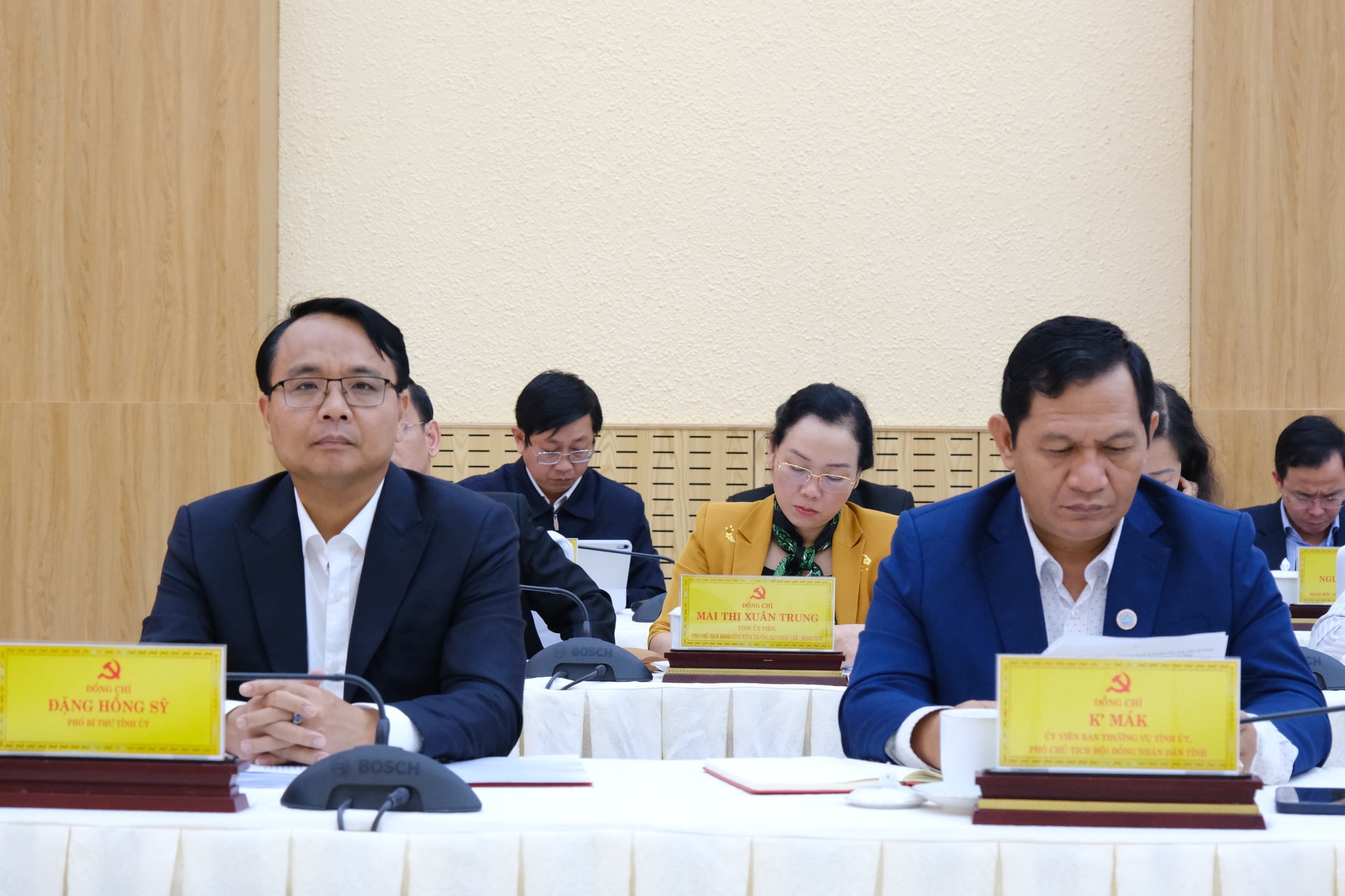Đồng chí Đặng Hồng Sỹ - Phó Bí thư Tỉnh uỷ Lâm Đồng và đồng chí K