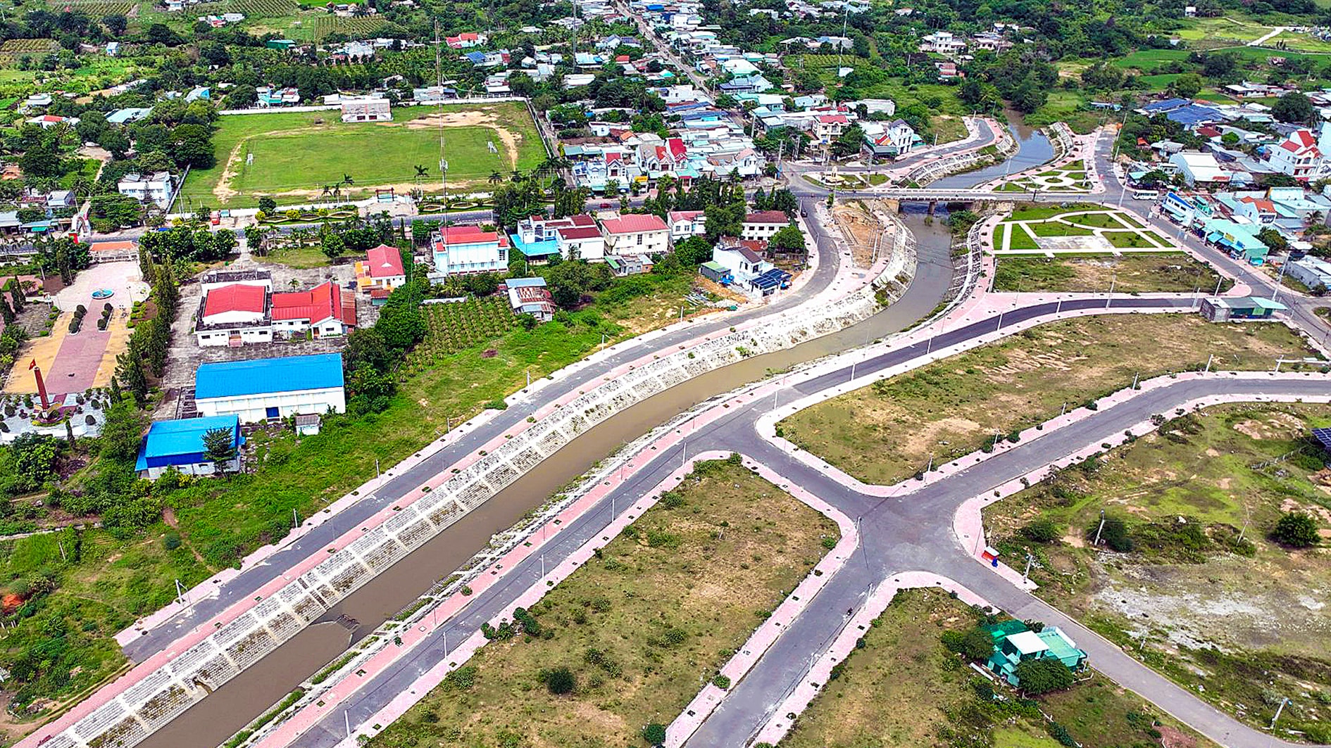 Công trình kè sông Cái xã Hàm Thuận, Lâm Đồng (ảnh N. Lân)