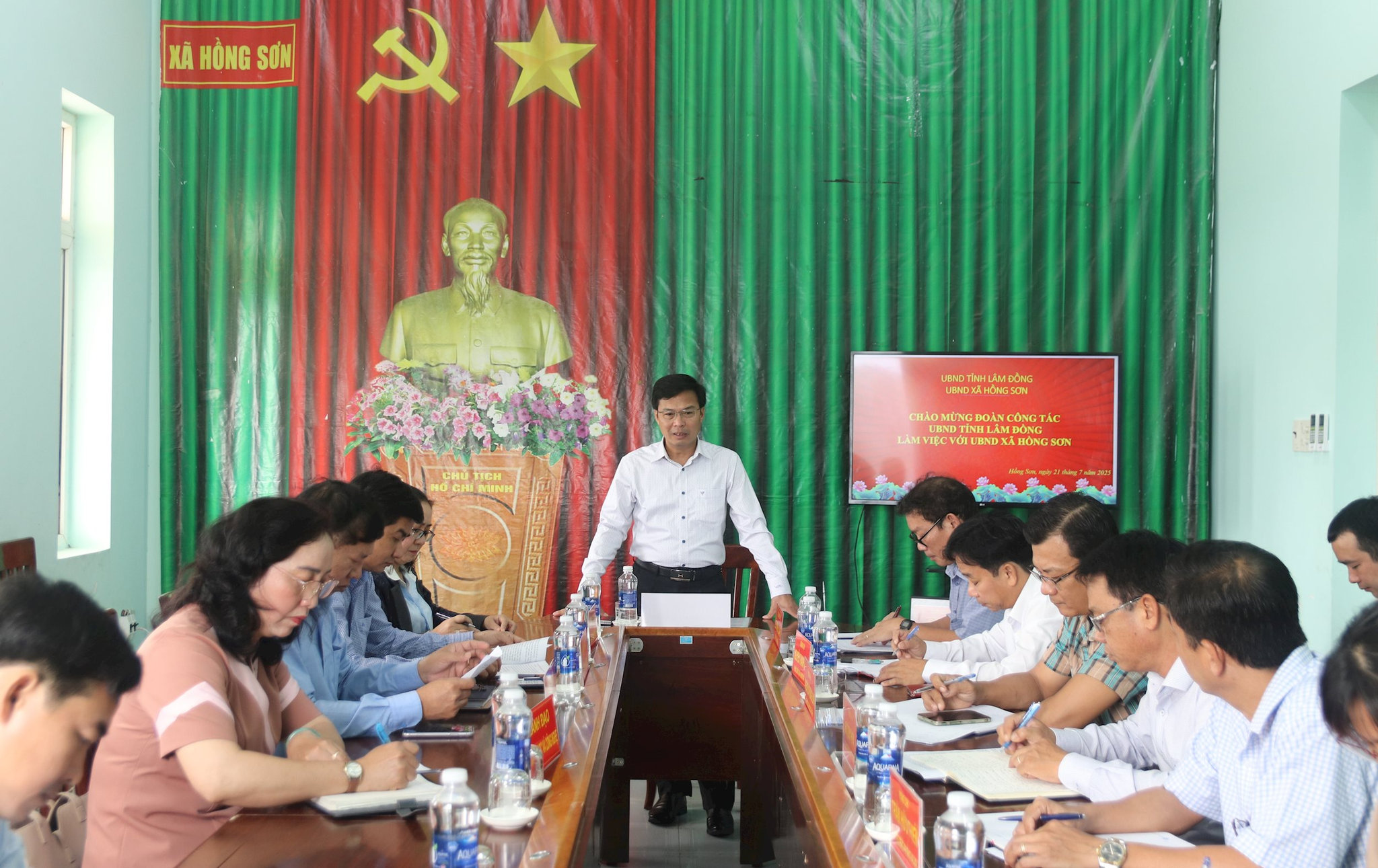 Phó Chủ tịch UBND tỉnh Lâm Đồng Đinh Văn Tuấn dẫn đầu Đoàn công tác của tỉnh làm việc tại xã Hồng Sơn