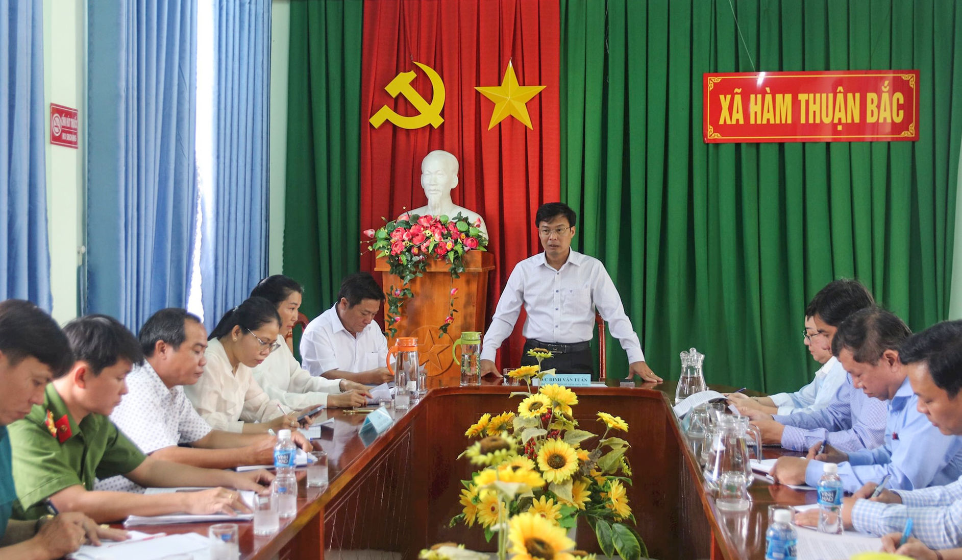pho-chu-tich-ubnd-tinh-lam-dong-dinh-van-tuan-va-doan-cong-tac-lam-viec-voi-xa-ham-thuan-bac(1).jpg