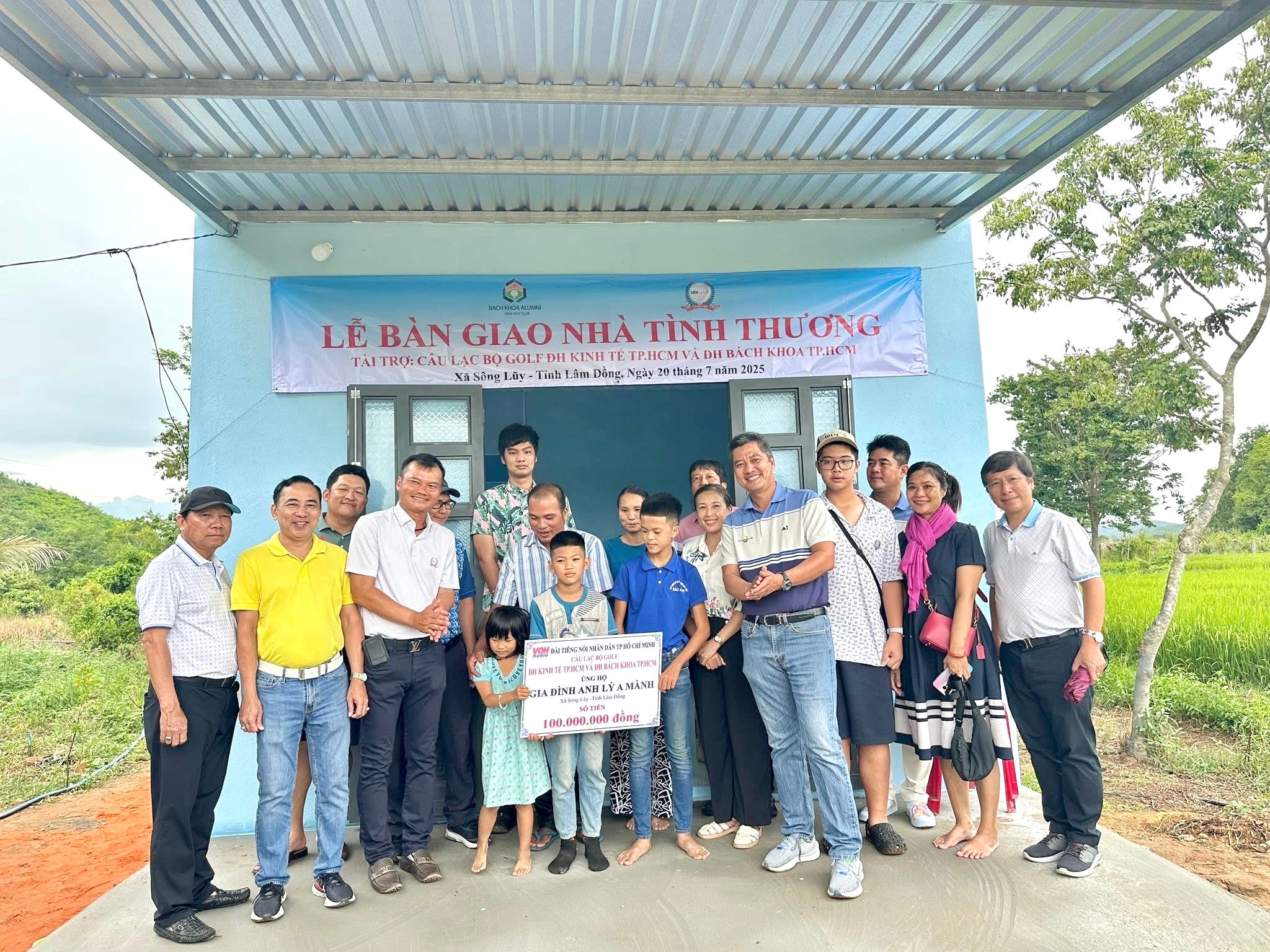 Trao nhà cho hộ có hoàn cảnh khó khăn xã Sông Luỹ