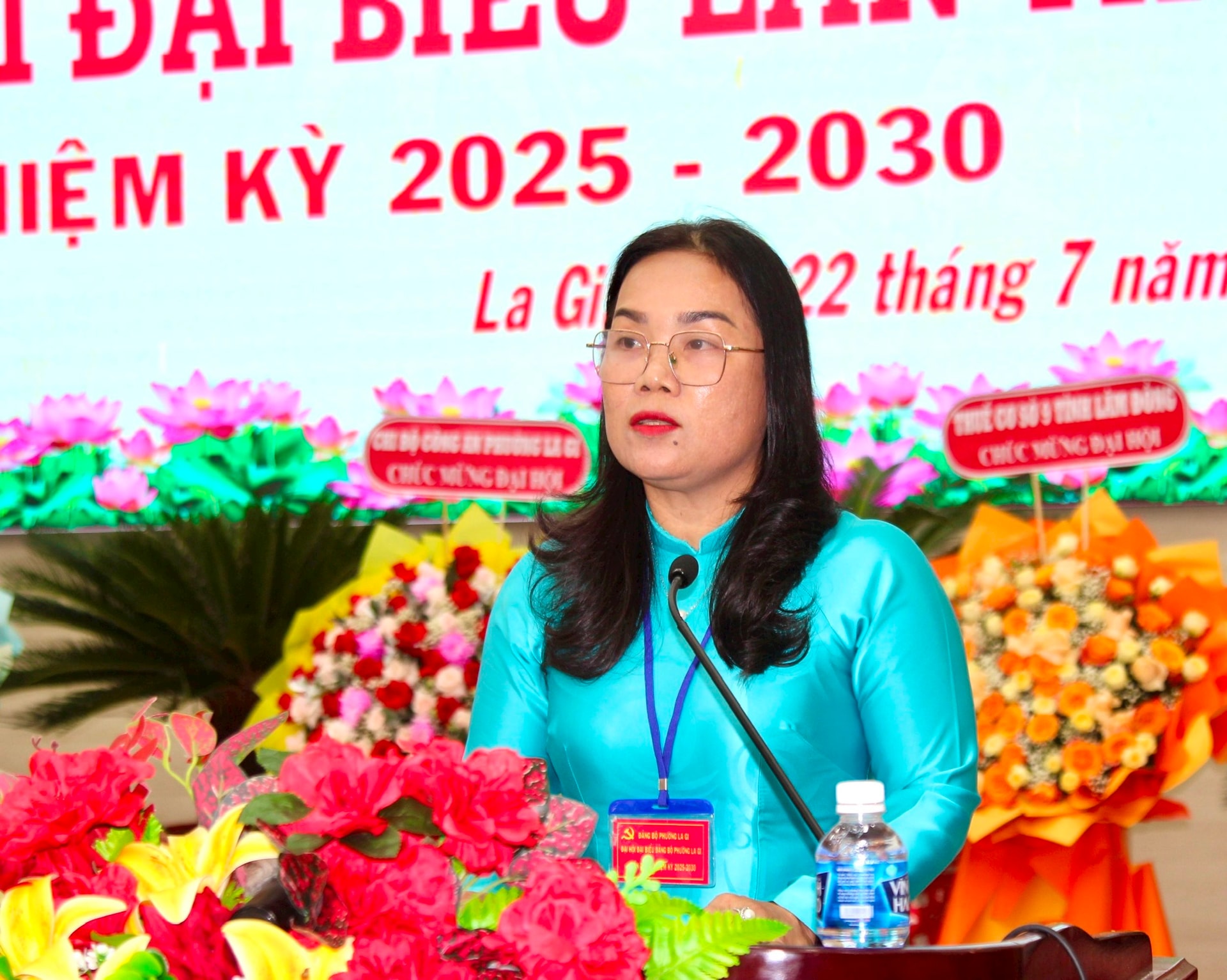 Đồng chí Đặng Thị Hồng Lâm - Phó Bí thư Đảng uỷ phường, Chủ tịch UBND phường La Gi phát biểu