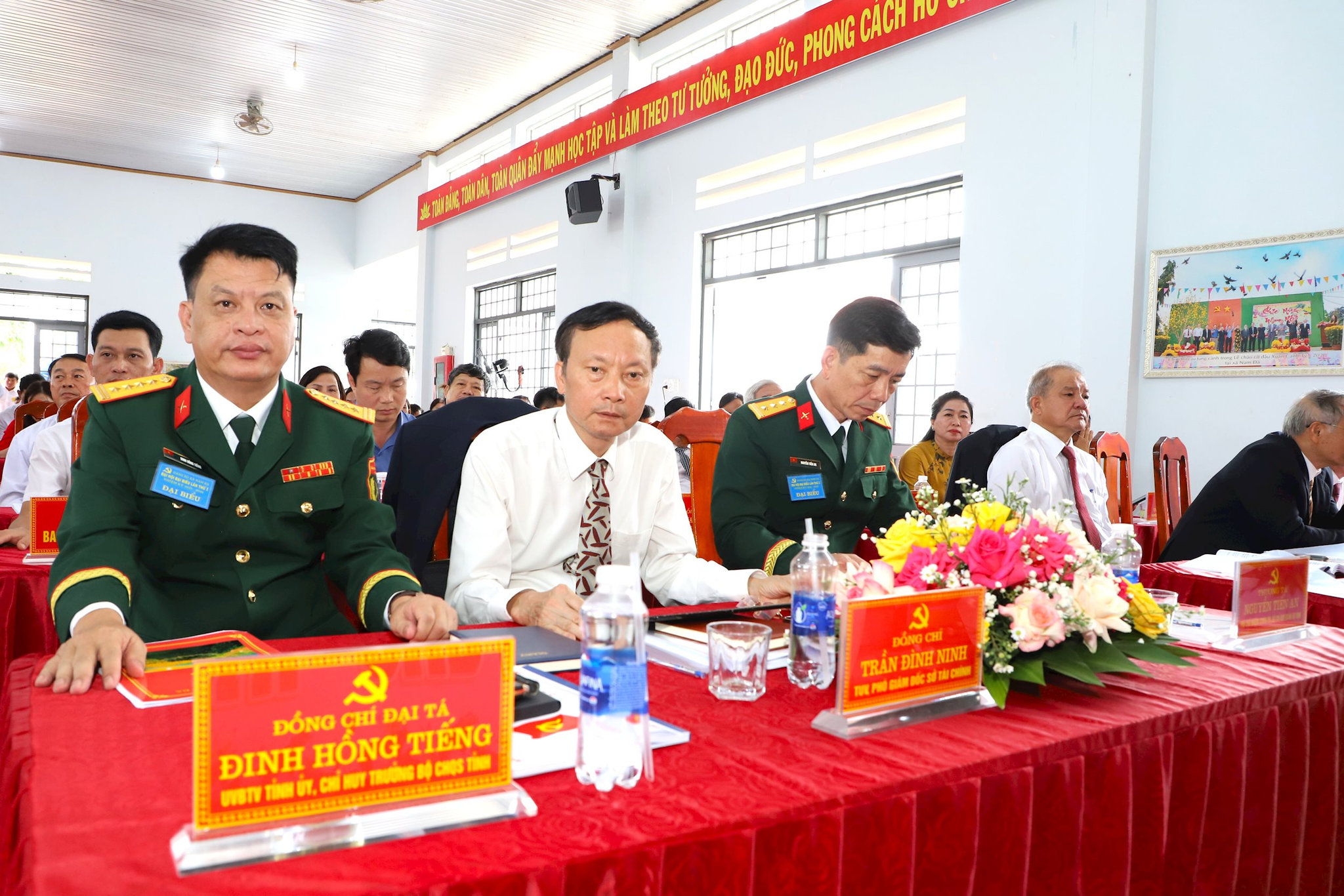 Đại tá Đinh Hồng Tiếng, UVBTV Tỉnh ủy, Chỉ huy trưởng Bộ Chỉ huy Quân sự tỉnh dự và chỉ đạo Đại hội Đảng bộ xã Nam Đà lần thứ I, nhiệm kỳ 2025-2030