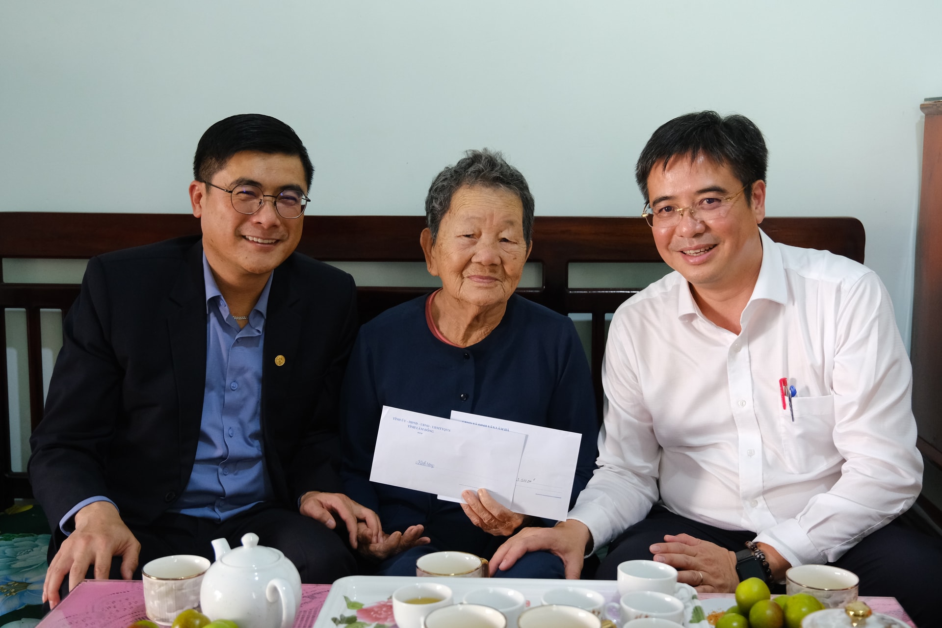 Gratitude is conveyed through the meaningful gift given to Mother Thanh
