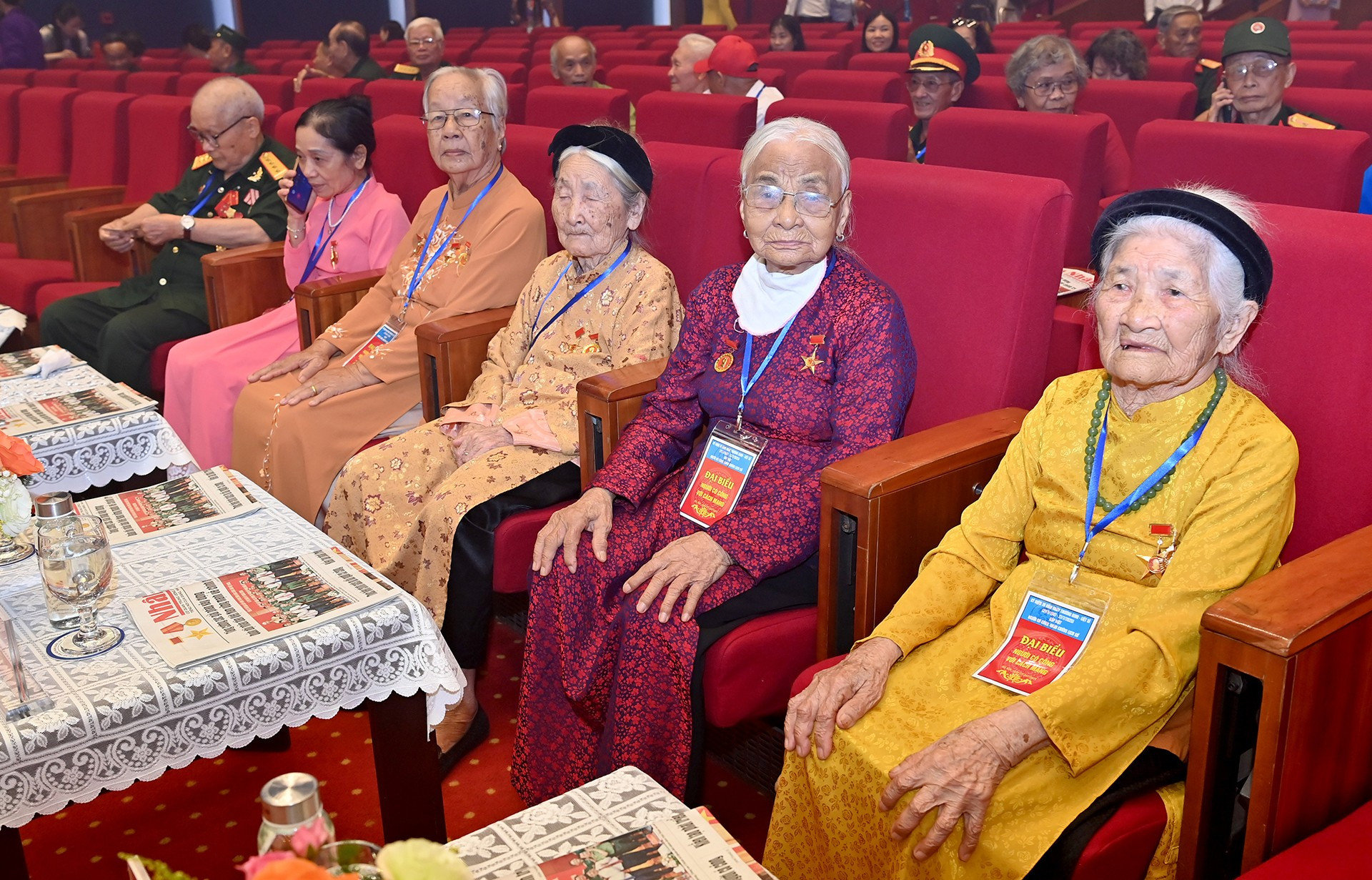 2-me-viet-nam-anh-hung.jpg