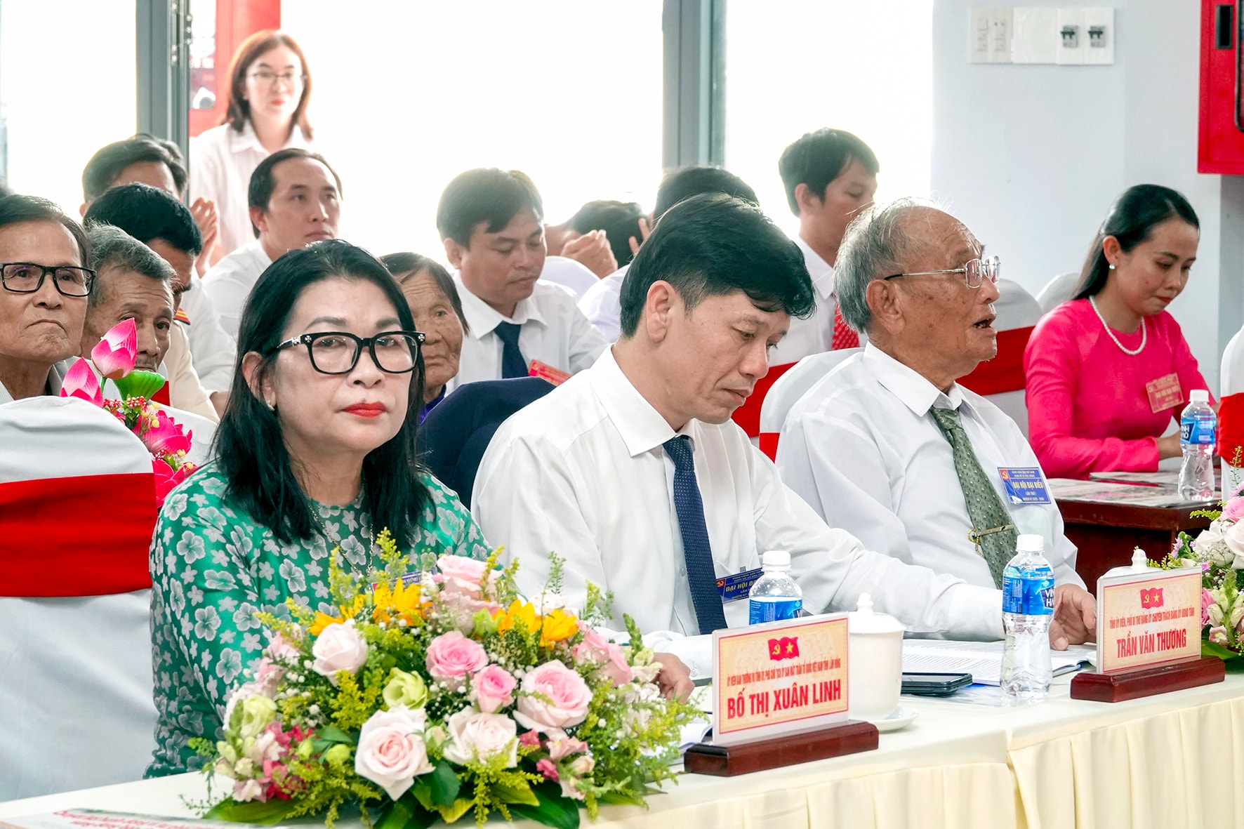 Đại diện lãnh tỉnh dự đại hội (ảnh N. Lân)