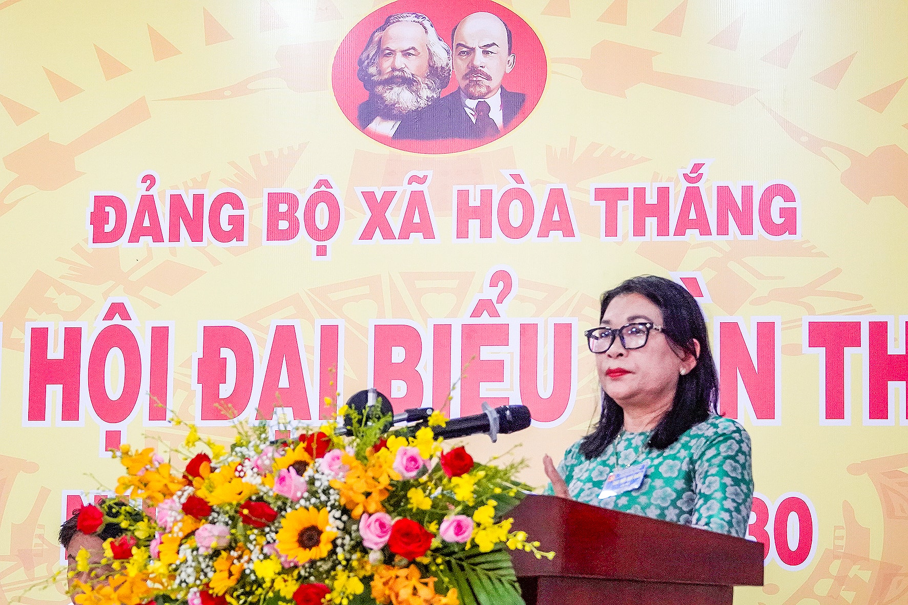 Đồng chí Bố Thị Xuân Linh - Phó Chủ tịch Ủy ban MTTQ Việt Nam tỉnh phát biểu chỉ đạo tại Đại hội