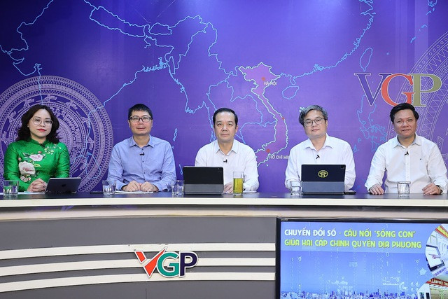 TỌA ĐÀM: CHUYỂN ĐỔI SỐ - CẦU NỐI 'SỐNG CÒN' GIỮA 2 CẤP CHÍNH QUYỀN ĐỊA PHƯƠNG- Ảnh 3.