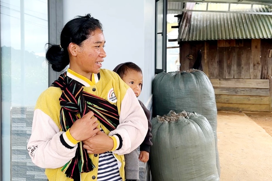 Chị Lơ Mu K’Den (45 tuổi), là một trong số hộ dân xã Lạc Dương có nhà mới trong năm 2025