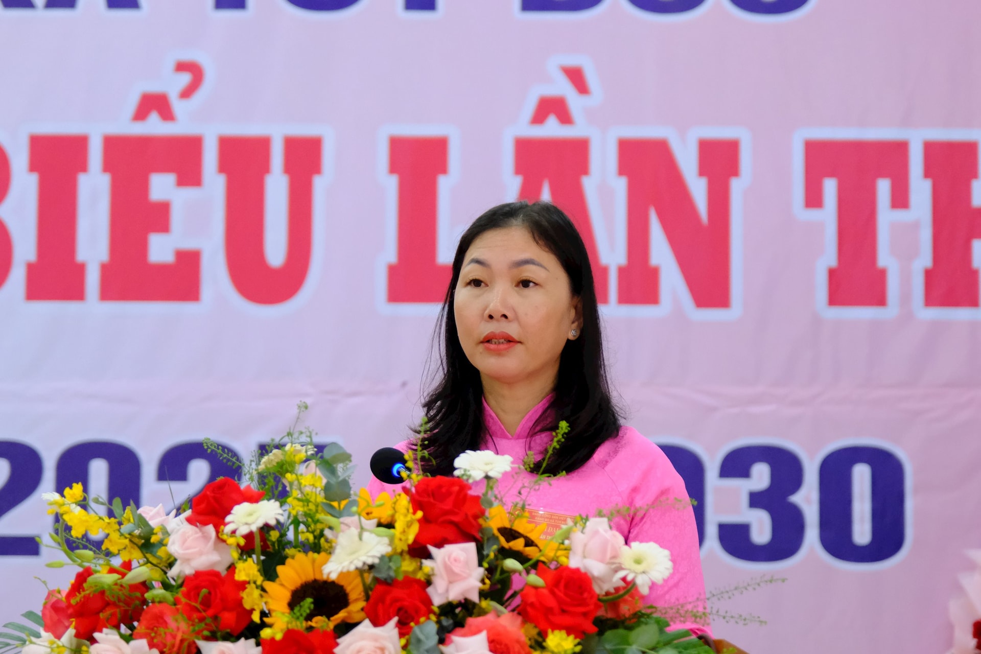 Bí thư Đảng ủy, Chủ tịch HĐND xã Tuy Đức Phạm Thị Phượng phát biểu khai mạc Đại hội