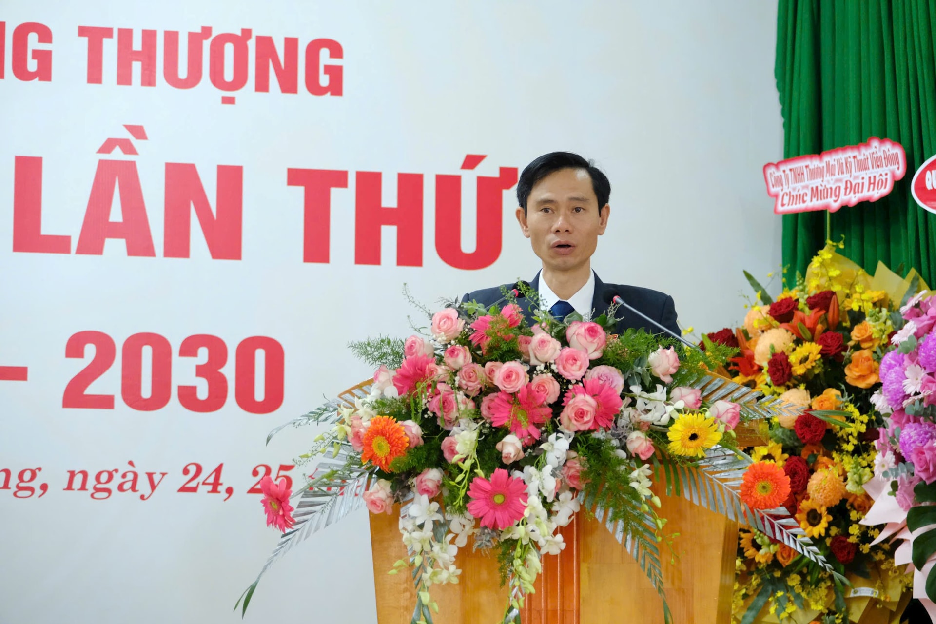 លោកលេខាបក្សឃុំថ្លែងសុន្ទរកថាបើកដោយណែនាំអំពីខ្លឹមសារសំខាន់ៗនៃសមាជ។