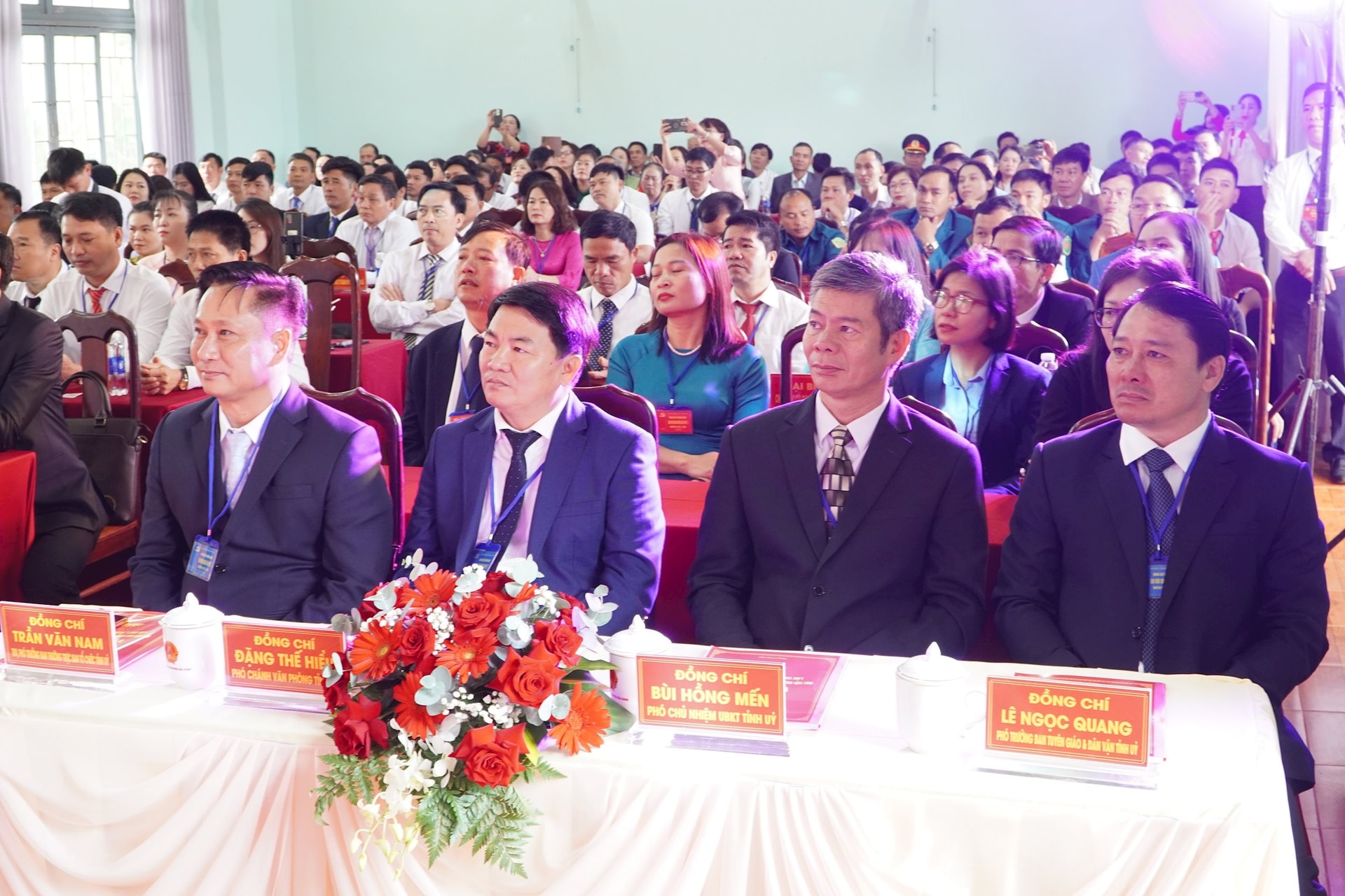 Lãnh đạo các ban đảng Tỉnh ủy Lâm Đồng và các đại biểu tham dự Đại hội