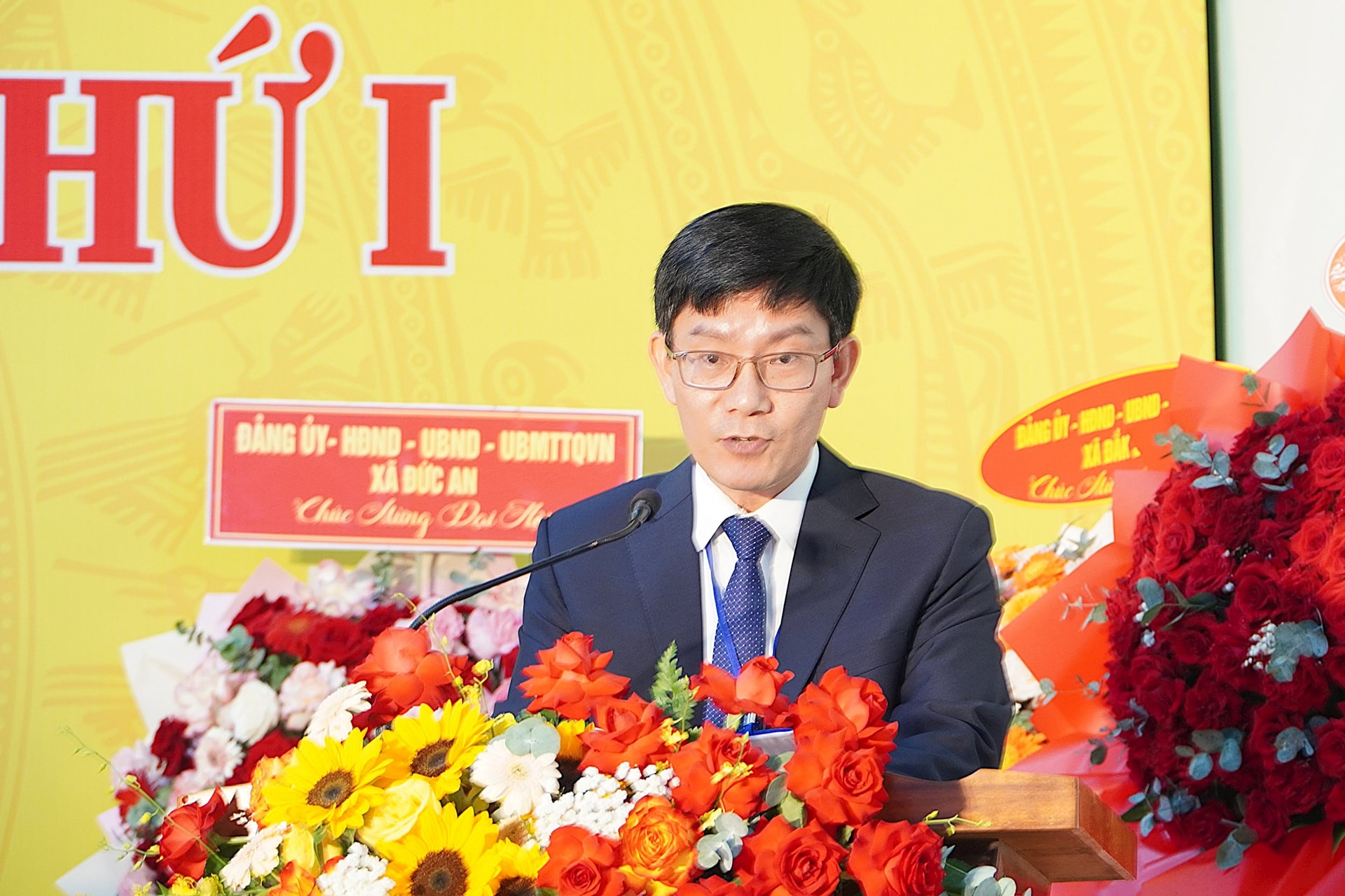 Đồng chí Lê Ngọc Phúc, Phó Bí thư Thường trực Đảng ủy xã Thuận Hạnh trình bày Báo cáo chính trị trình Đại hội lần thứ I, nhiệm kỳ 2025 - 2030