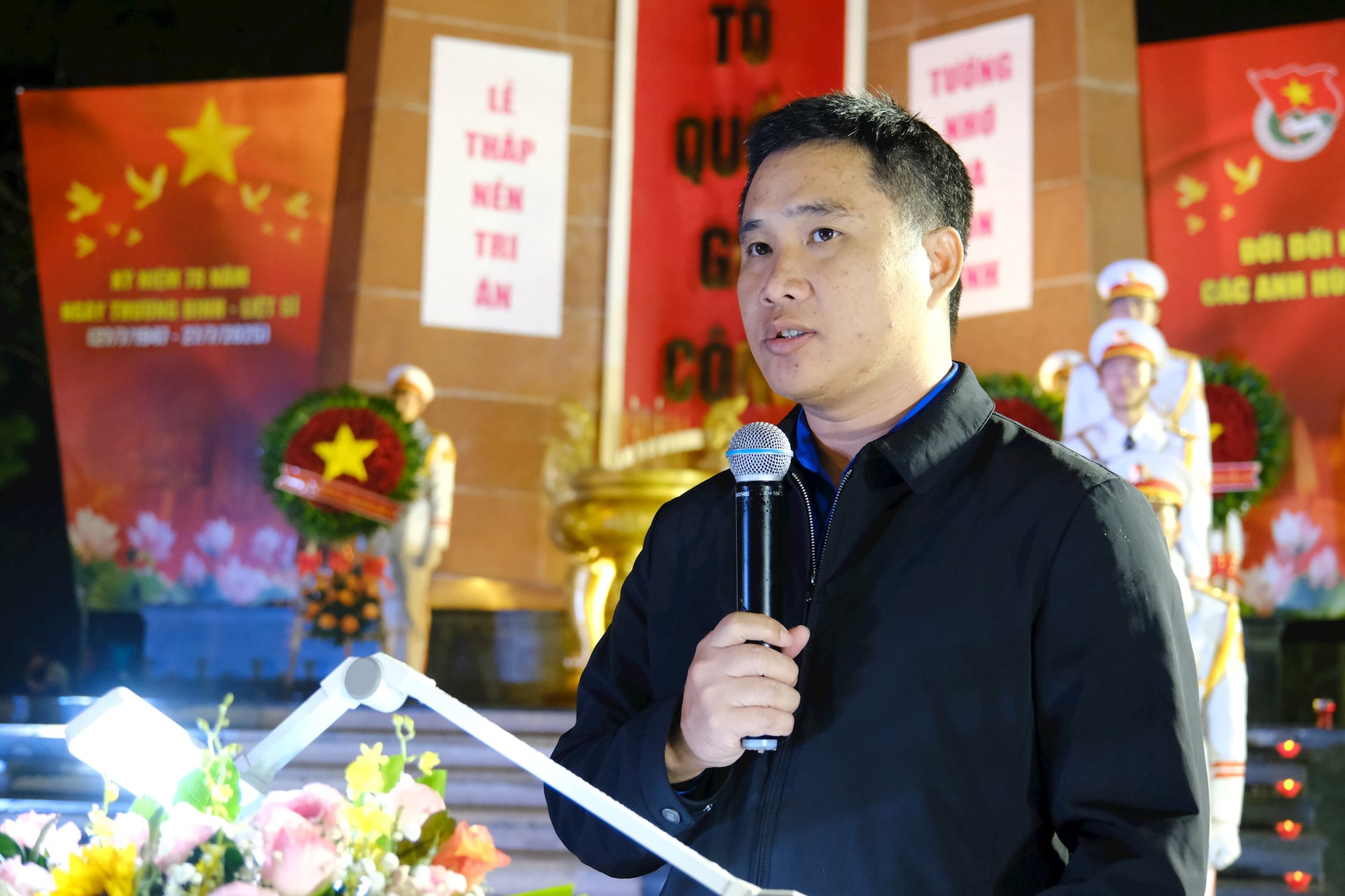 Đđồng chí Trương Minh Quang, Ủy viên BCH Trung ương Đoàn, Phó Chủ tịch Ủy ban MTTQ Việt Nam tỉnh, Bí thư Tỉnh Đoàn Lâm Đồng đại diện tuổi trẻ toàn tỉnh phát biểu tri ân