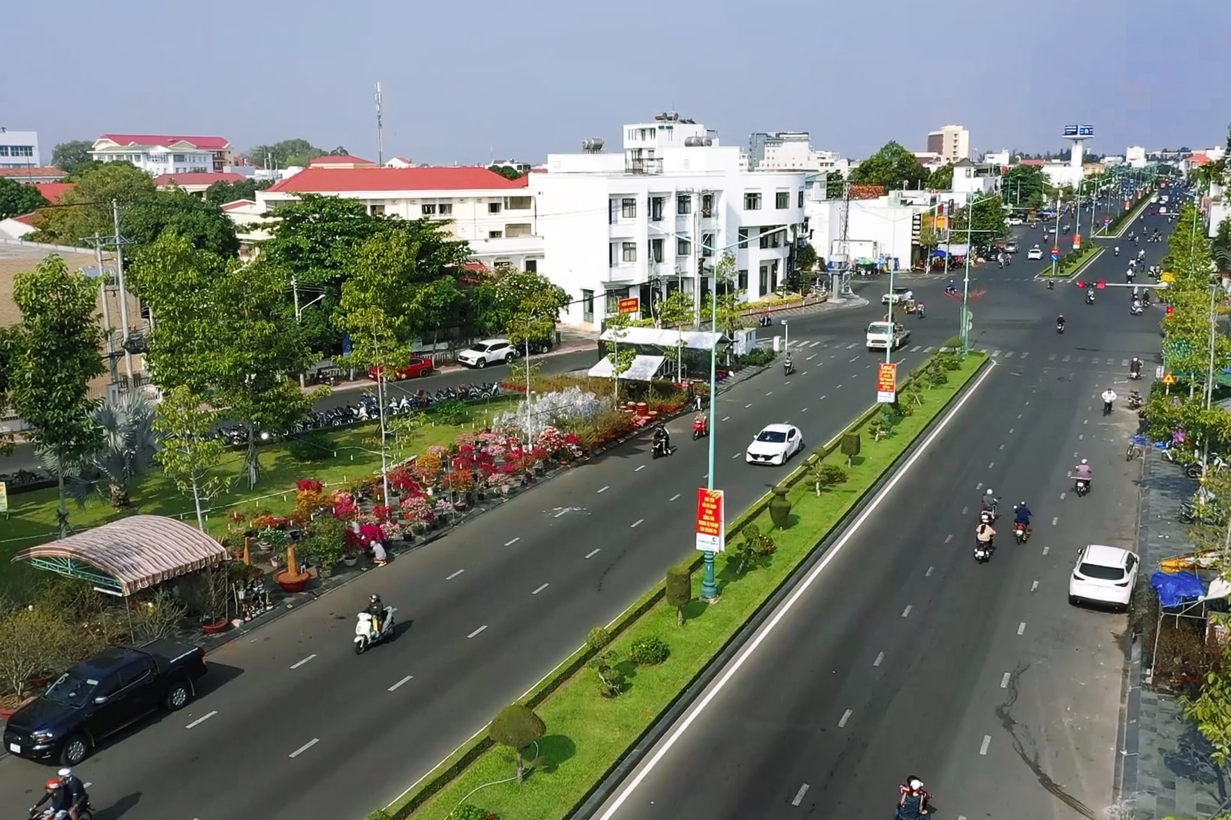 Bộ mặt đô thị ngày càng khang trang (ảnh Đình Hòa)
