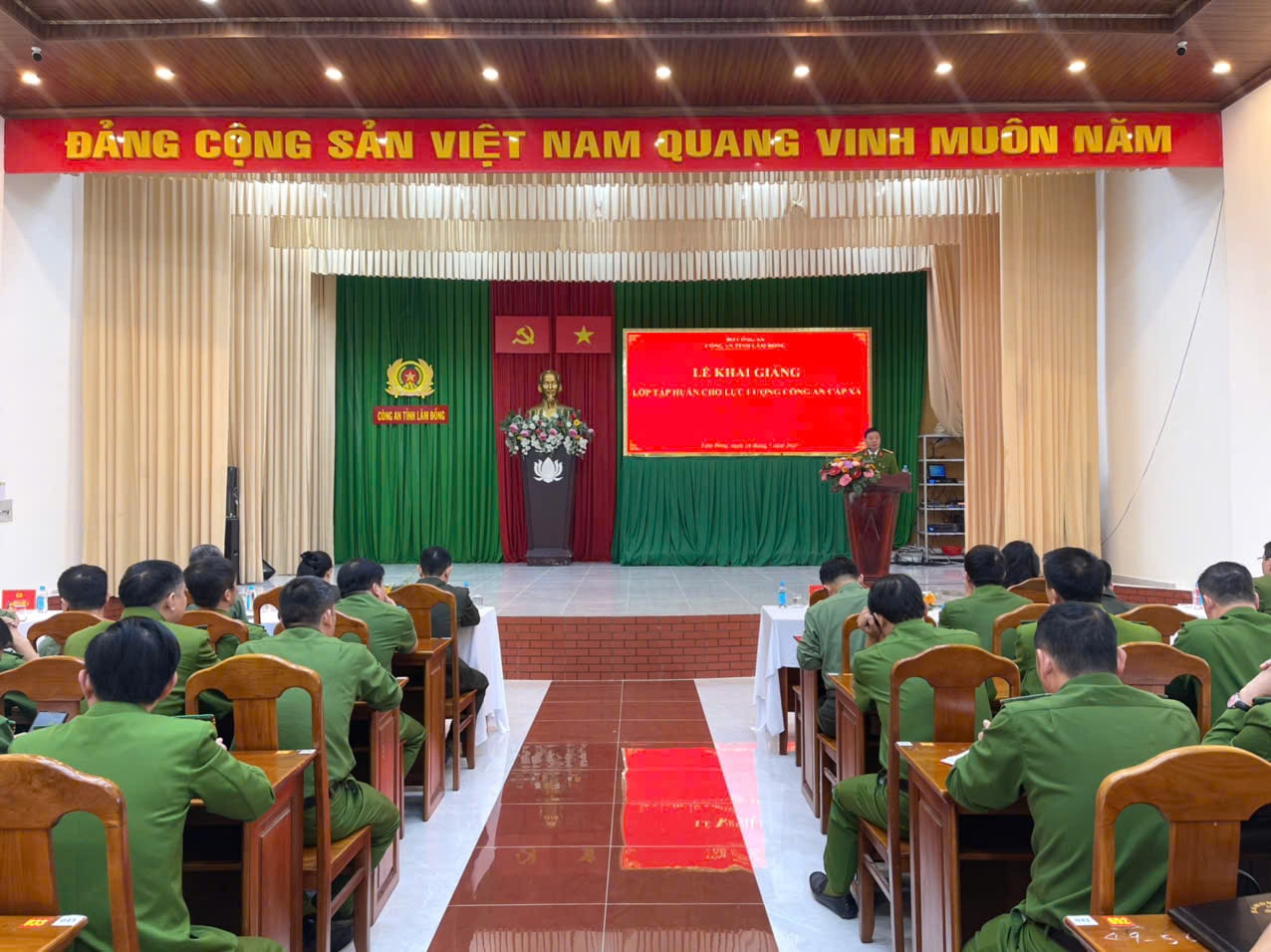 Quang cảnh lớp tập huấn
