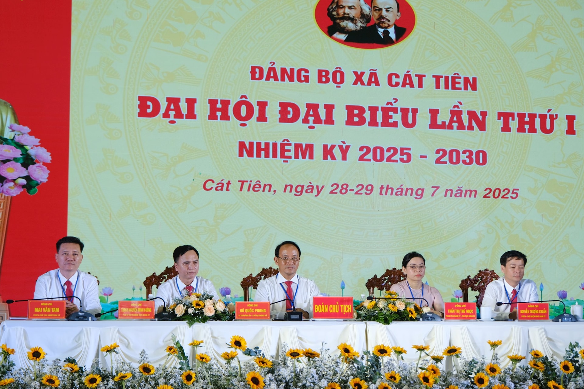ĐOÀN CHỦ TỊCH