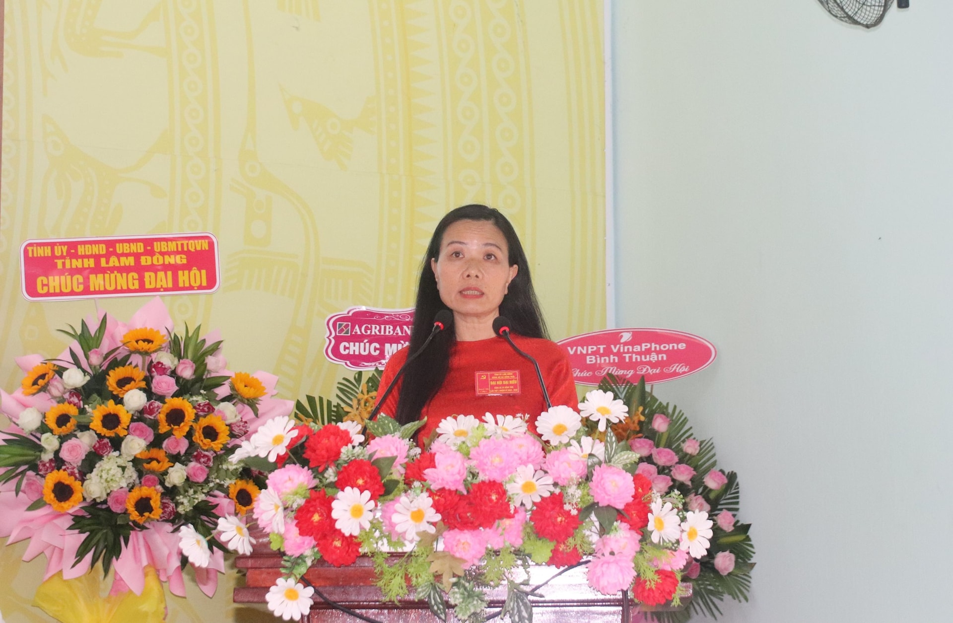 Đồng chí Ngô Thị Hoài Trinh, Bí thư Đảng ủy xã Hồng Thái phát biểu khai mạc Đại hội
