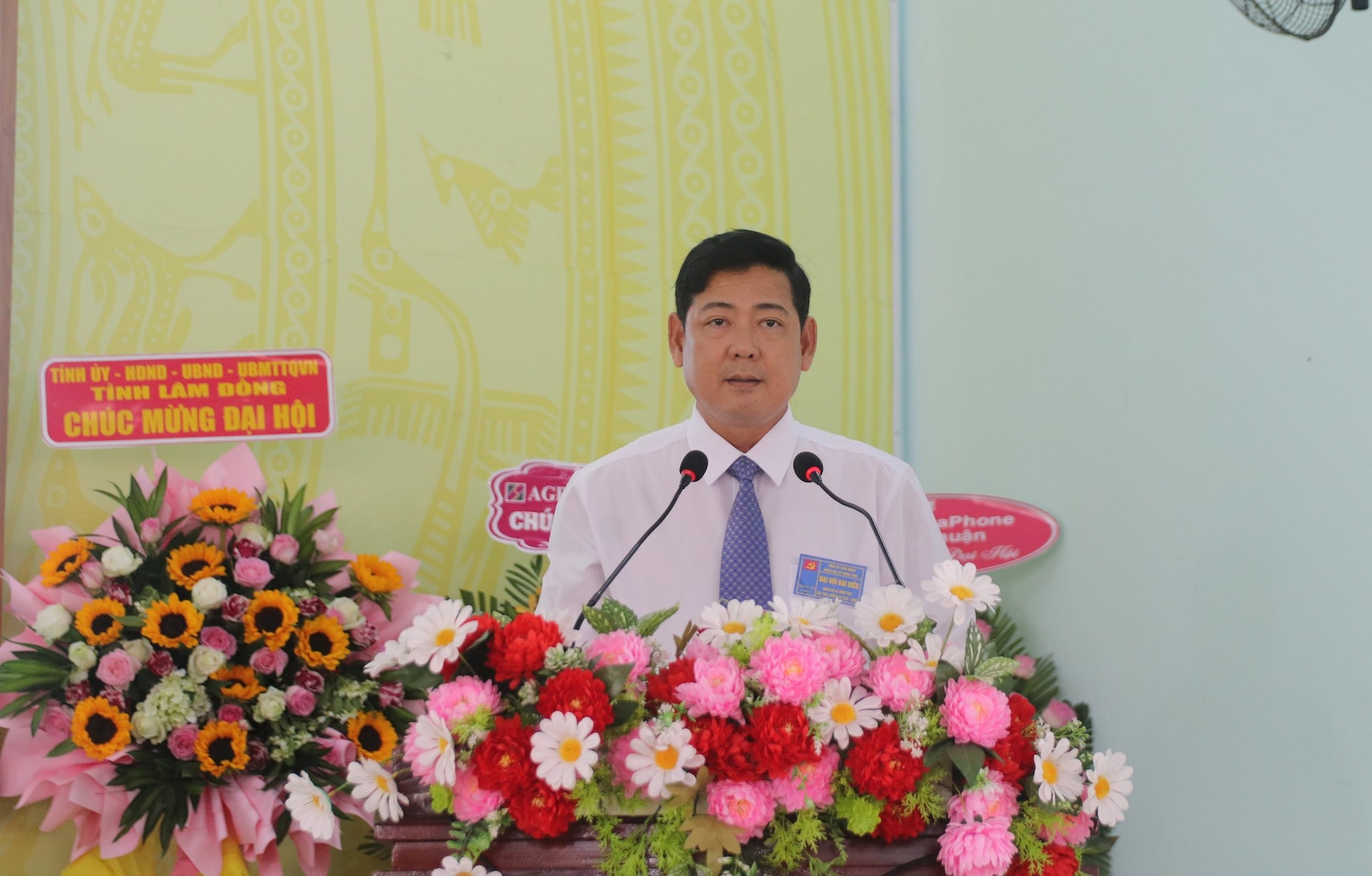 Đồng chí Tiêu Hồng Phúc, Ủy viên Ban Thường vụ Tỉnh ủy, Phó Chủ tịch HĐND tỉnh Lâm Đồng phát biểu tại đại hội