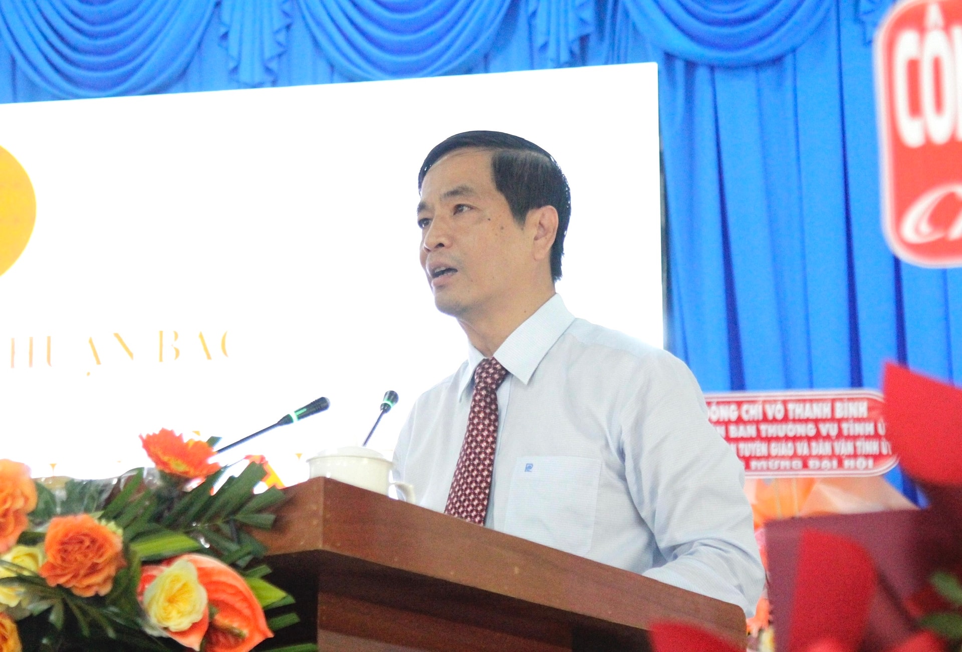 Đồng chí Võ Thanh Bình - Ủy viên Ban Thường vụ Tỉnh ủy, Trưởng Ban Tuyên giáo và Dân vận Tỉnh ủy phát biểu chỉ đạo Đại hội