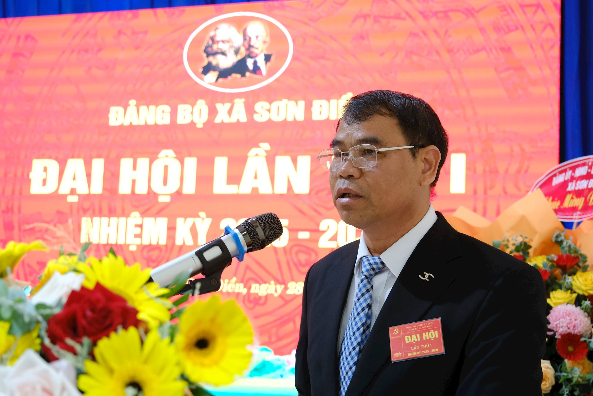 Đồng chí K’ Lôl - Bí thư Đảng ủy xã Sơn Điền phát biểu khai mạc Đại hội