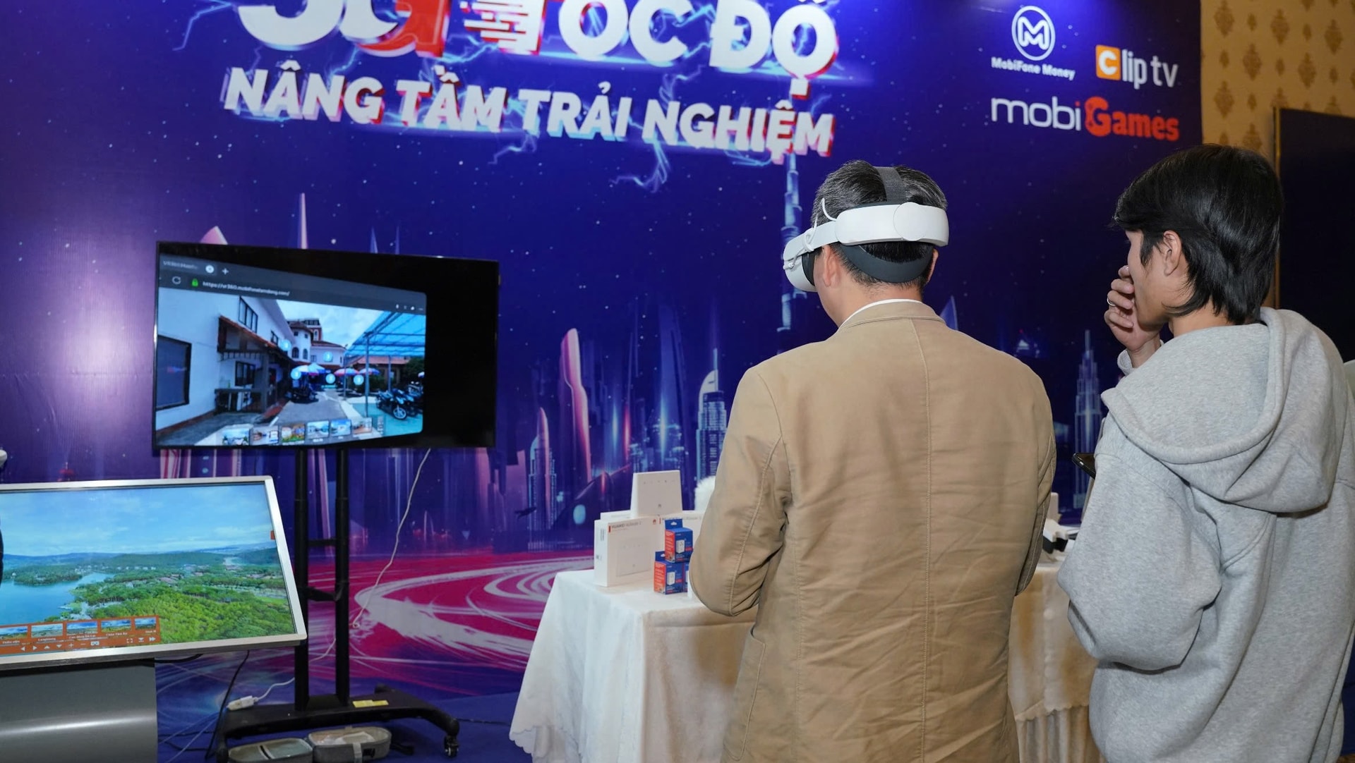 du khách trải nghiệm