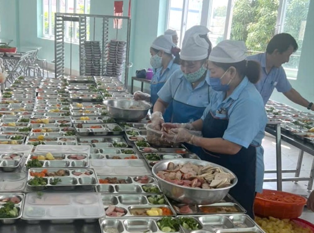 “Bữa cơm Công đoàn” chú trọng vệ sinh an toàn thực phẩm. Ảnh: Phạm Duy