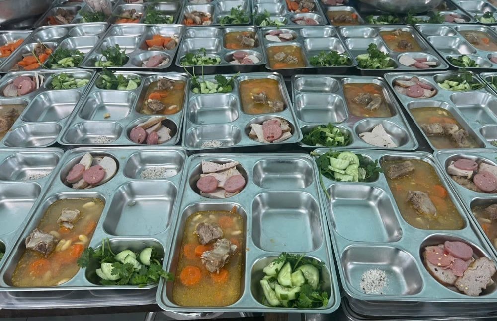 Thực đơn gồm nhiều món ăn. Ảnh: Phạm Duy