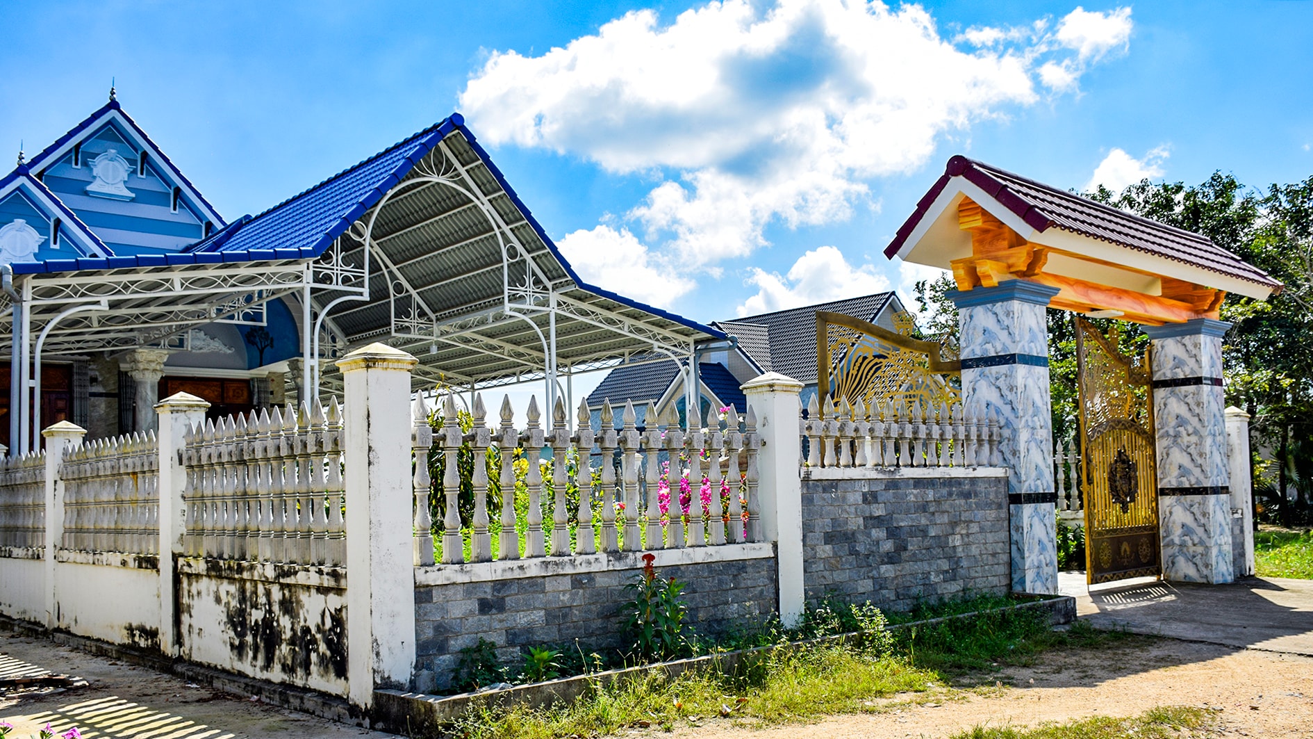 Nhiều ngôi nhà hiện đại, khang trang được xây dựng